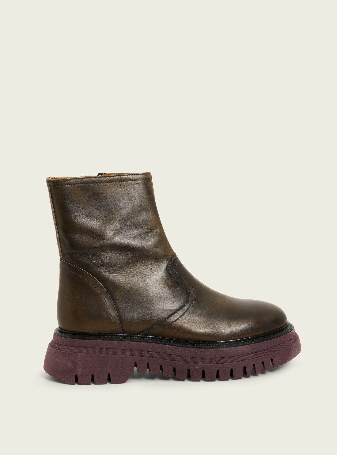 Bottines en cuir noir patiné