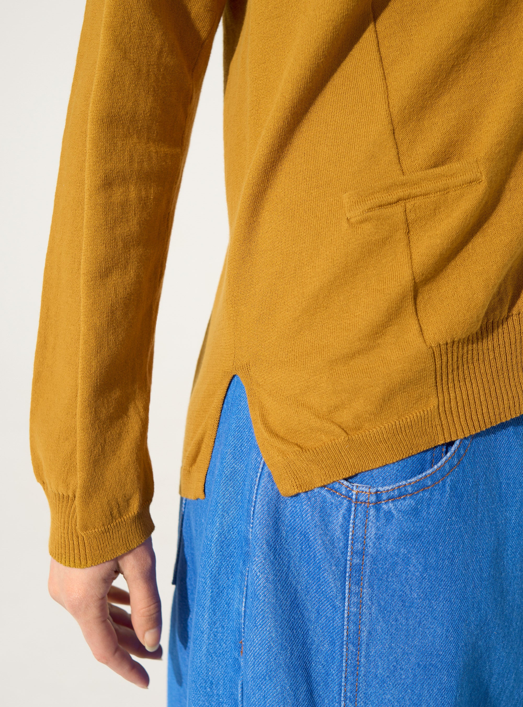 braune Strickjacke aus Bio-Baumwolle