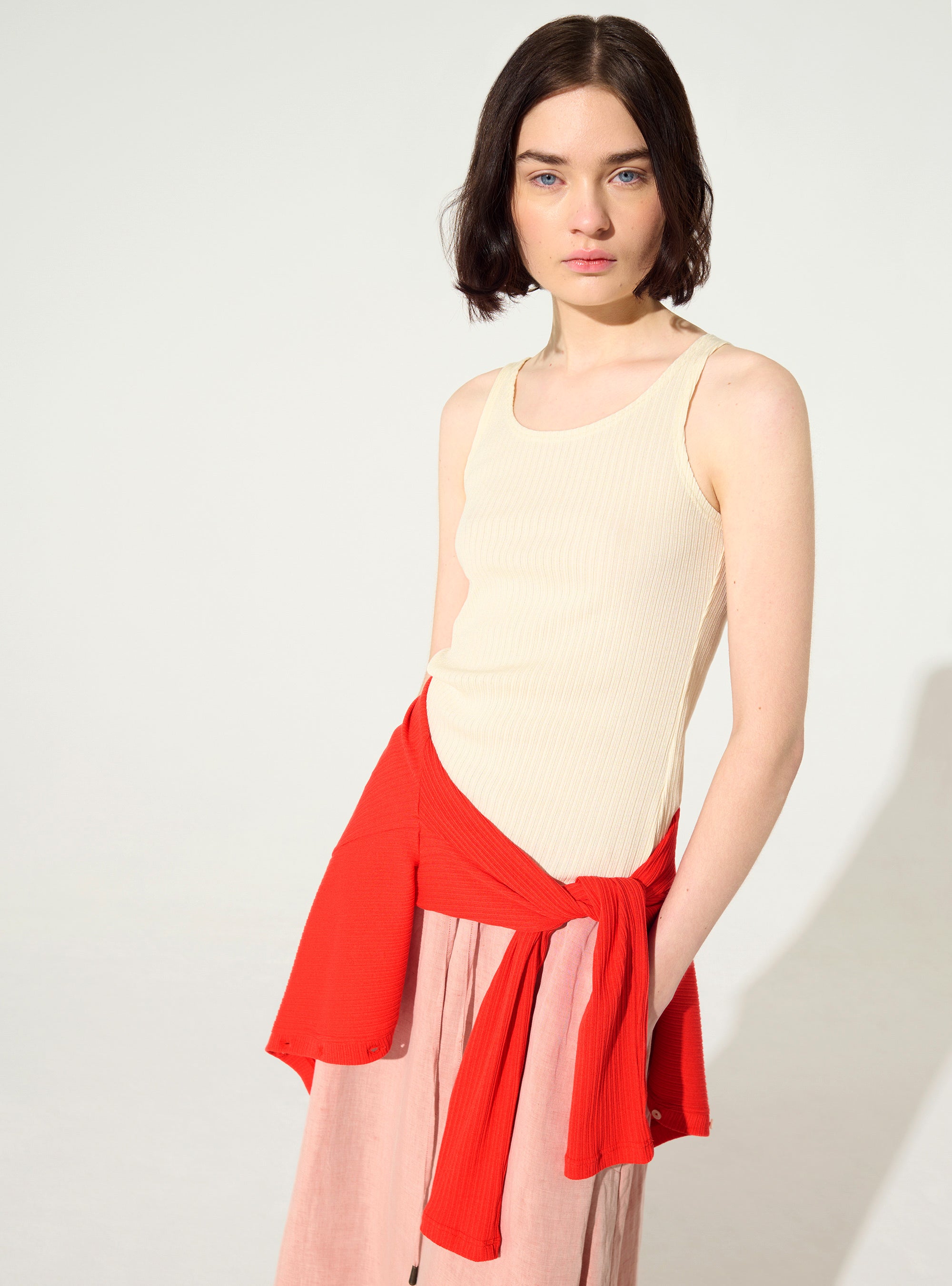 Fitted pleated tank top in white cotton