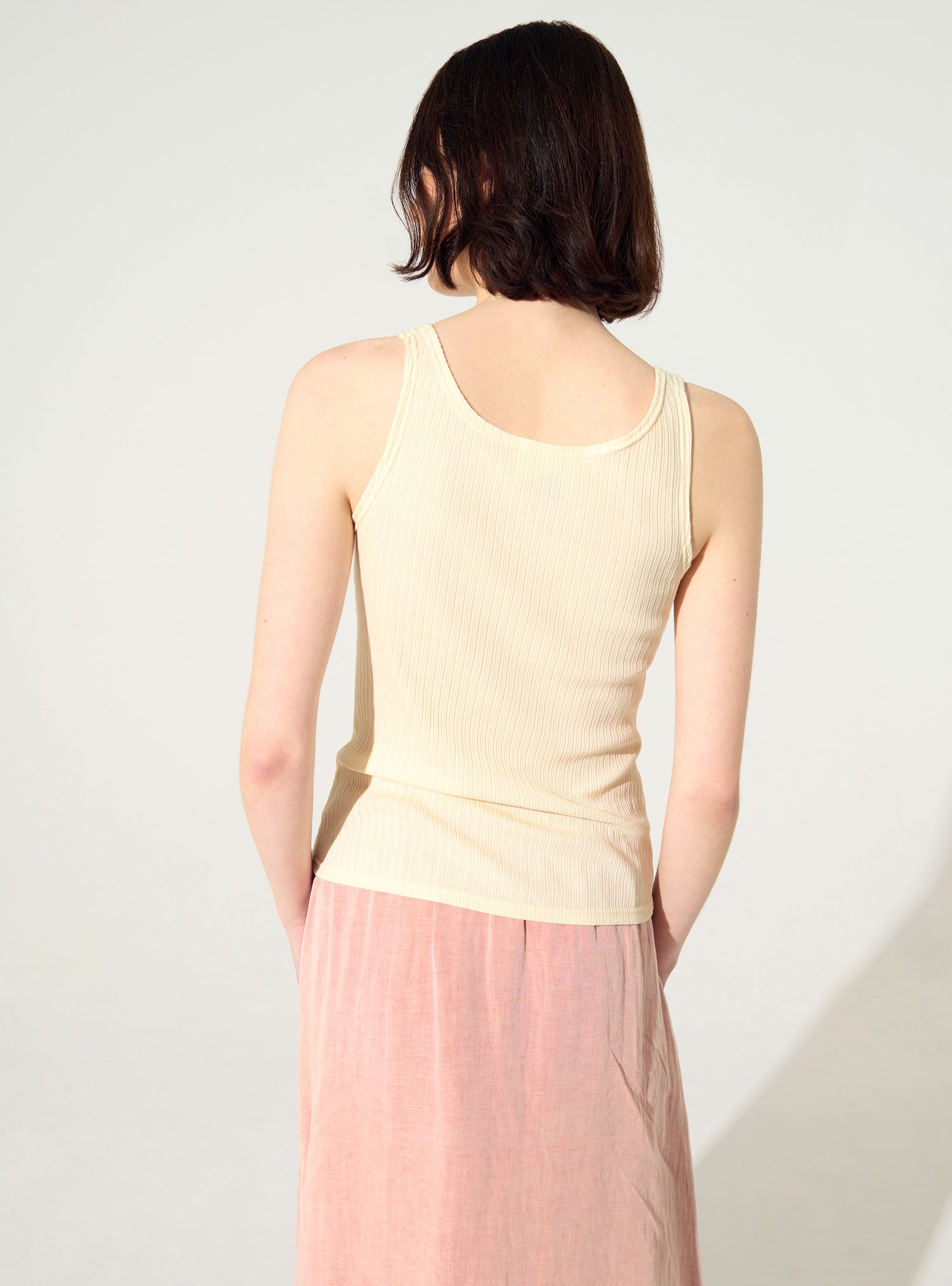 Fitted pleated tank top in white cotton