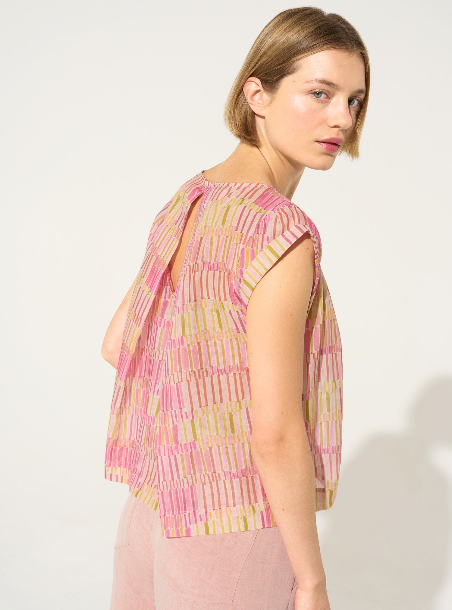 Loose-fitting printed blouse in pink cotton and silk