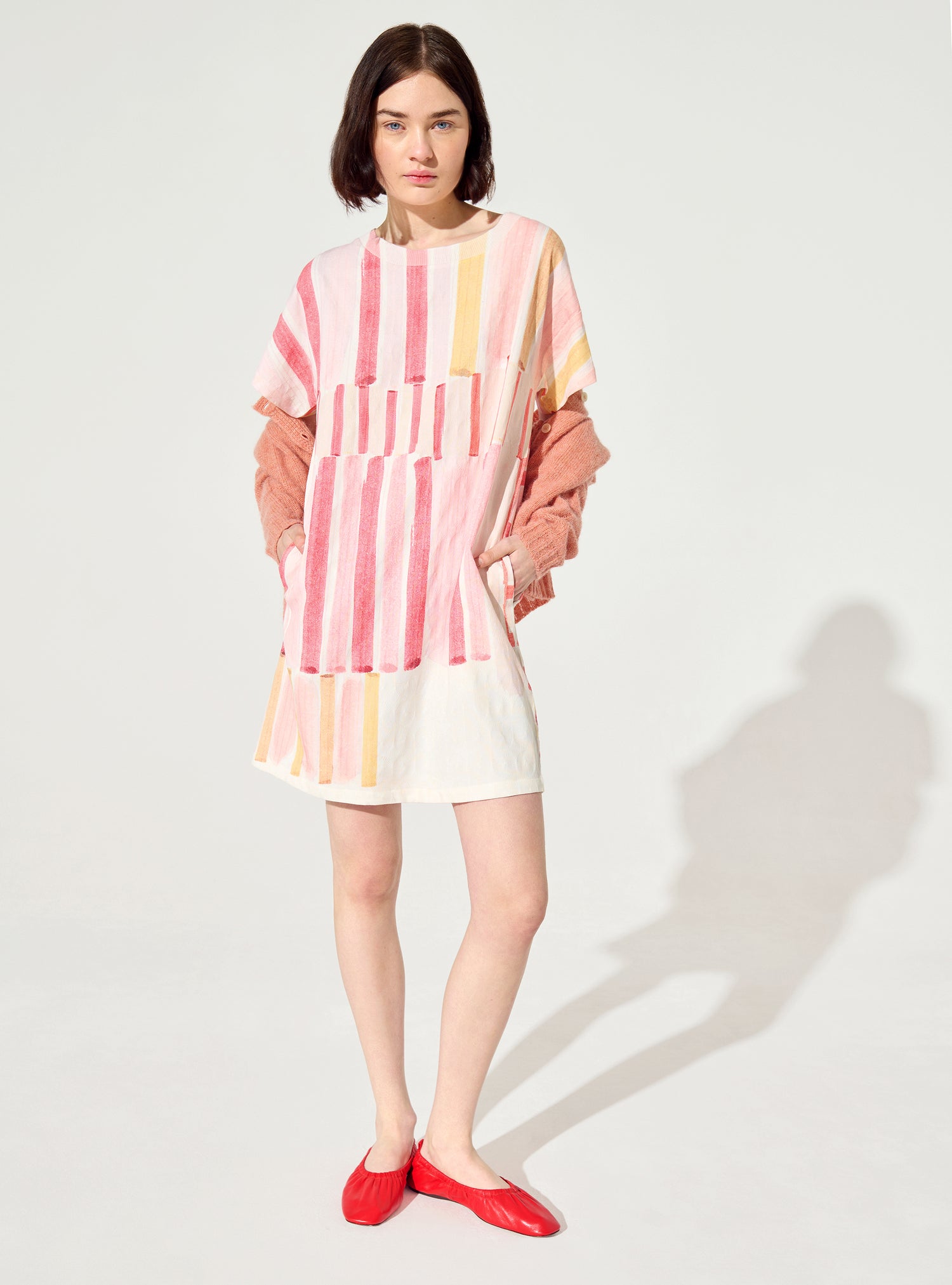 Plissiertes und atemberaubendes rotes Kleid