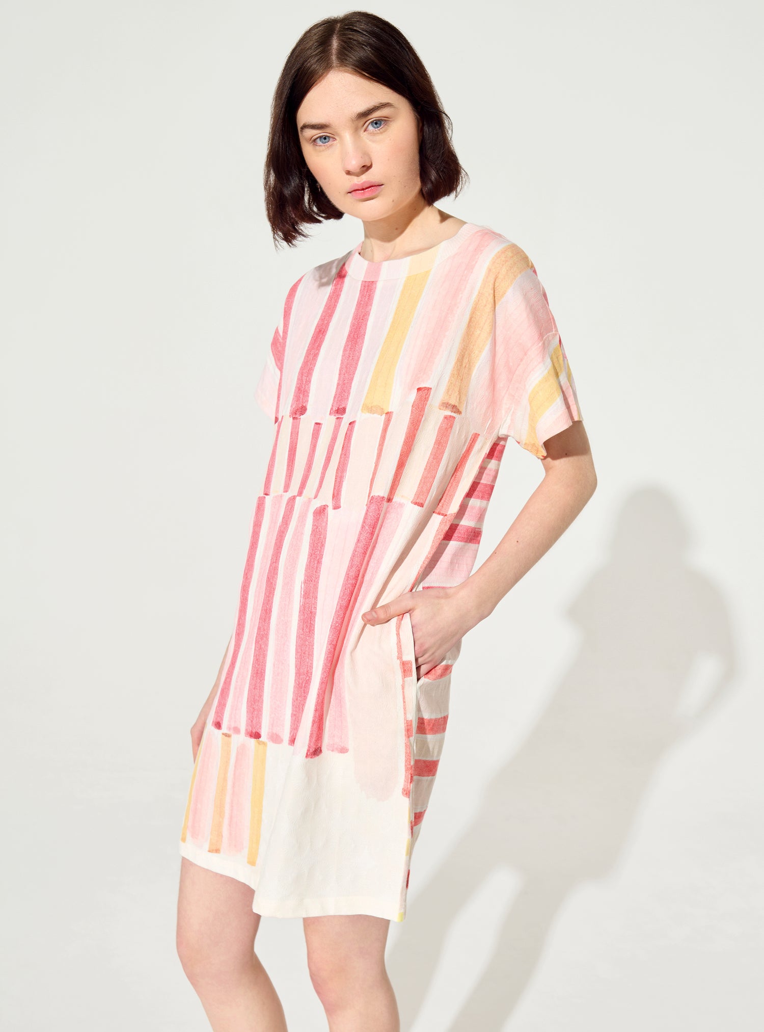 Plissiertes und atemberaubendes rotes Kleid