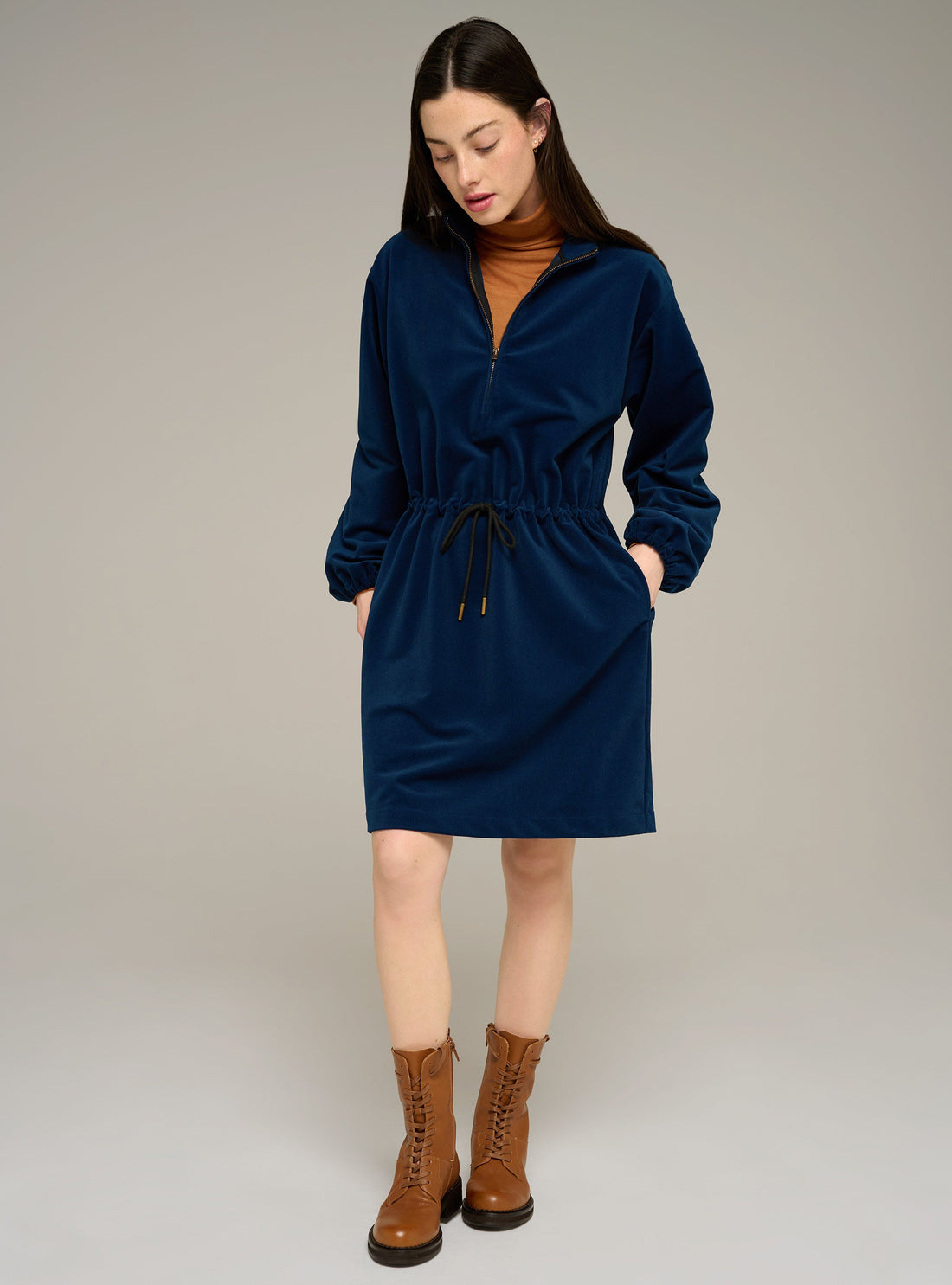 Cotélac acoté robe courte manches longues ceinturée taille