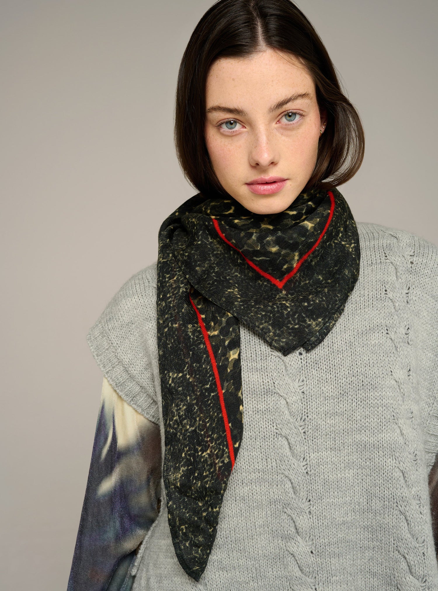 Cotélac acoté foulard grand format en laine imprimé