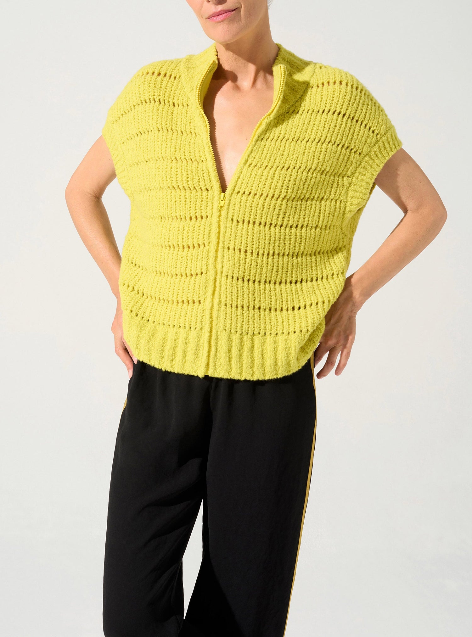 Sleeveless cardigan