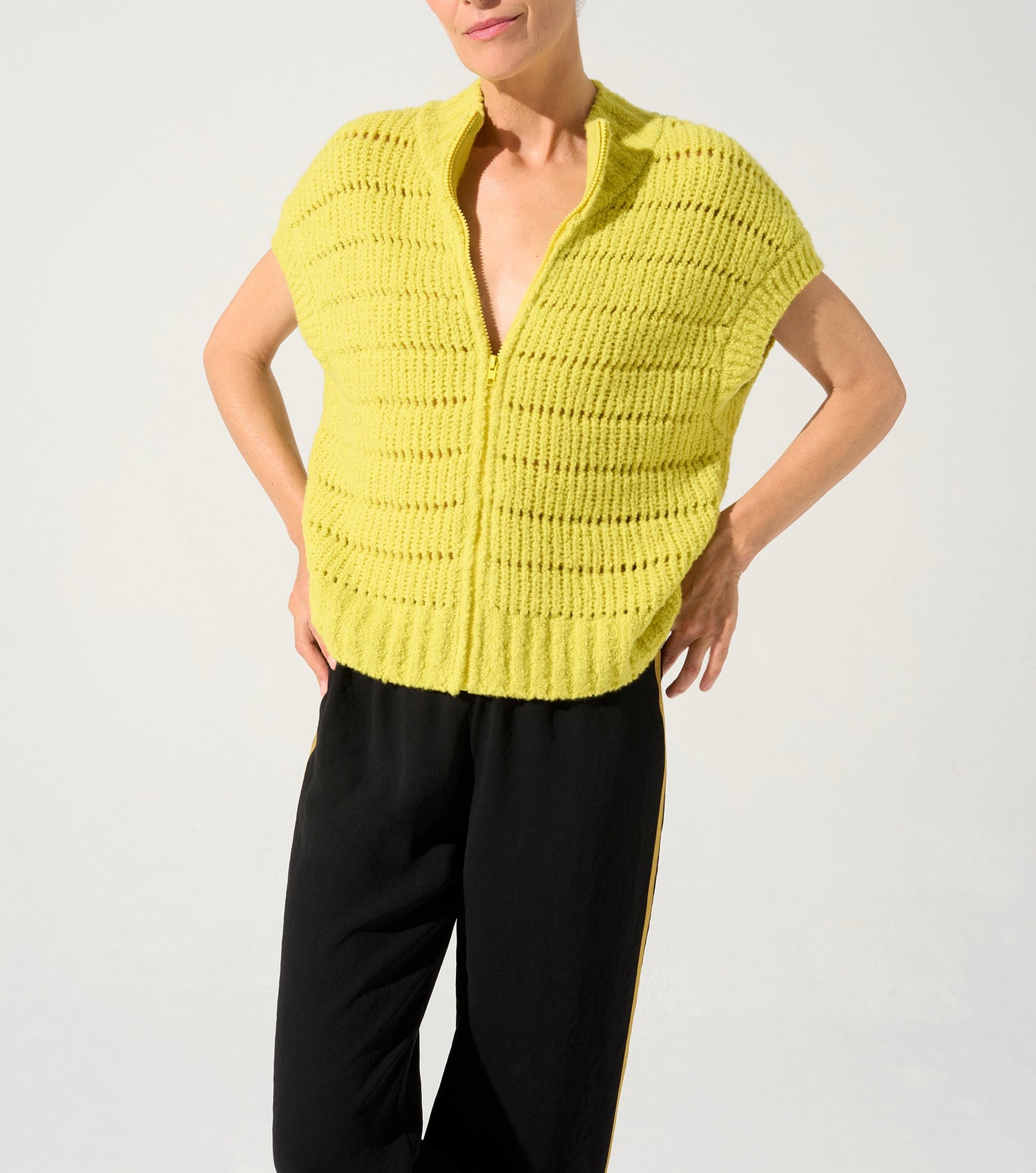 Sleeveless cardigan