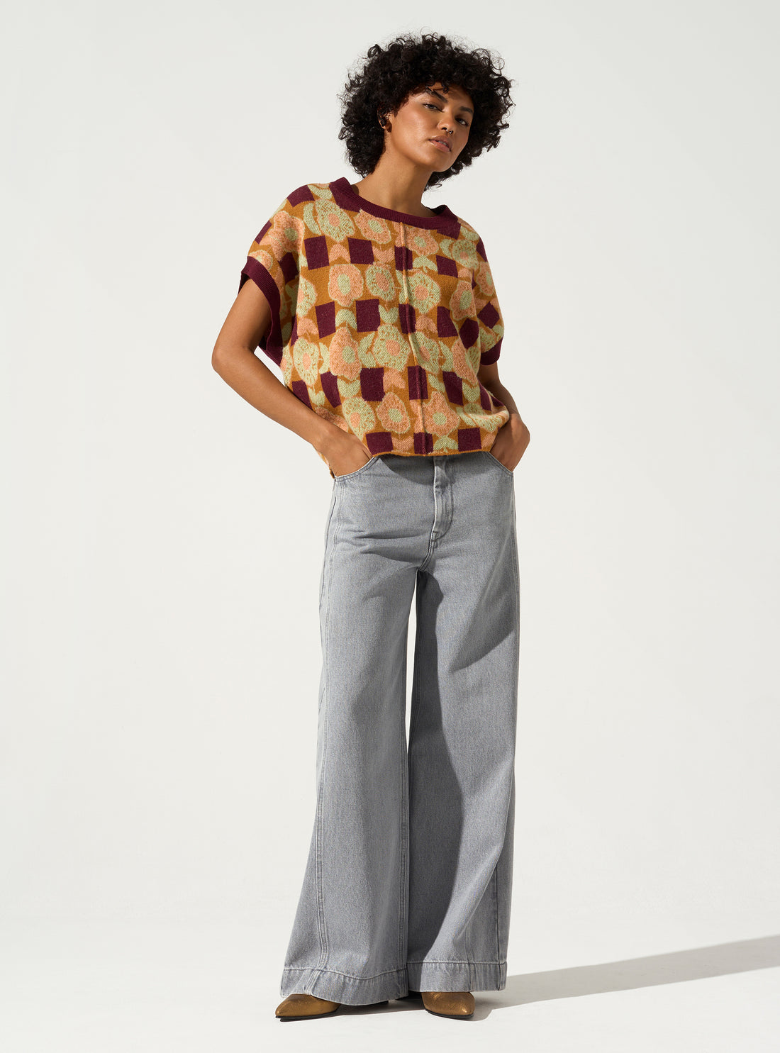 Short sleeve sweater