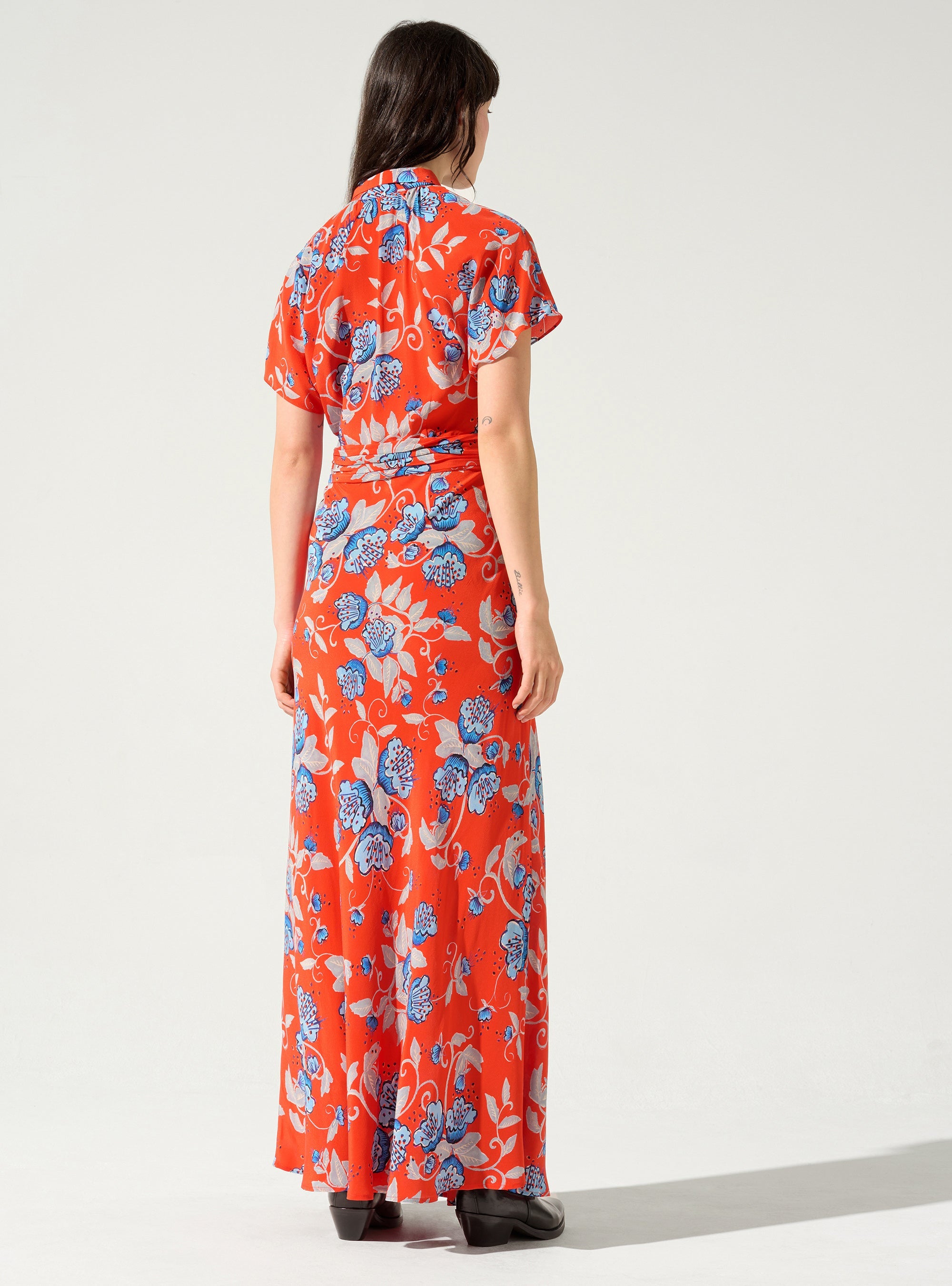 Langes bedrucktes Kleid