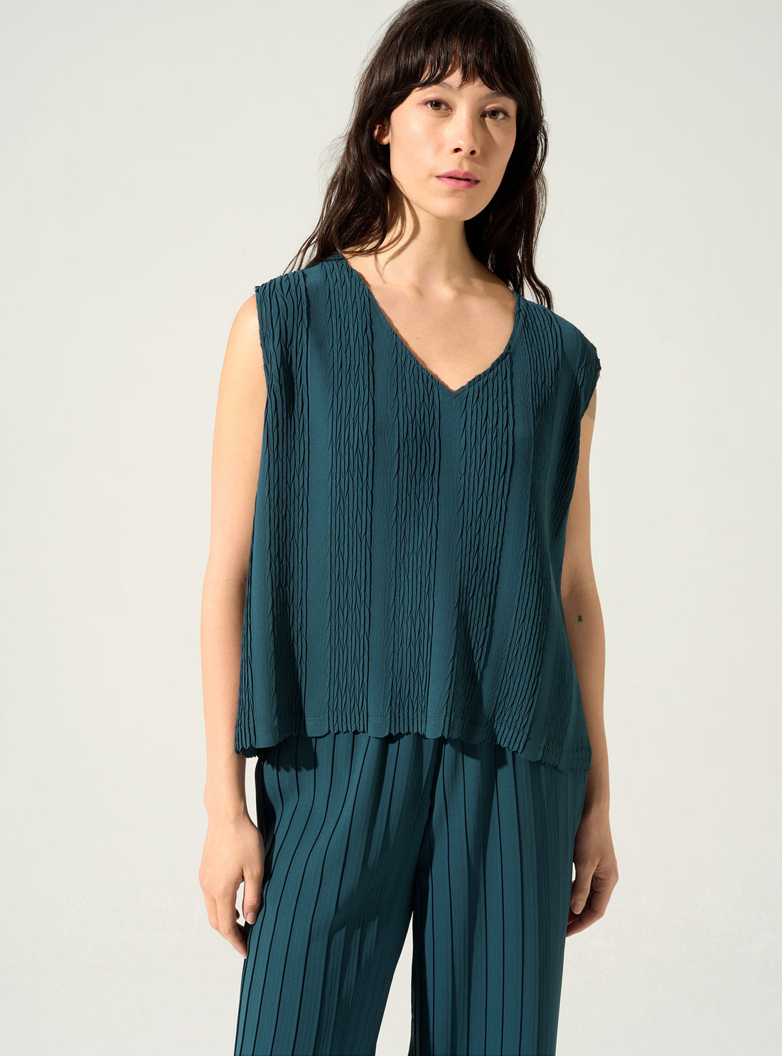 V-neck tank top