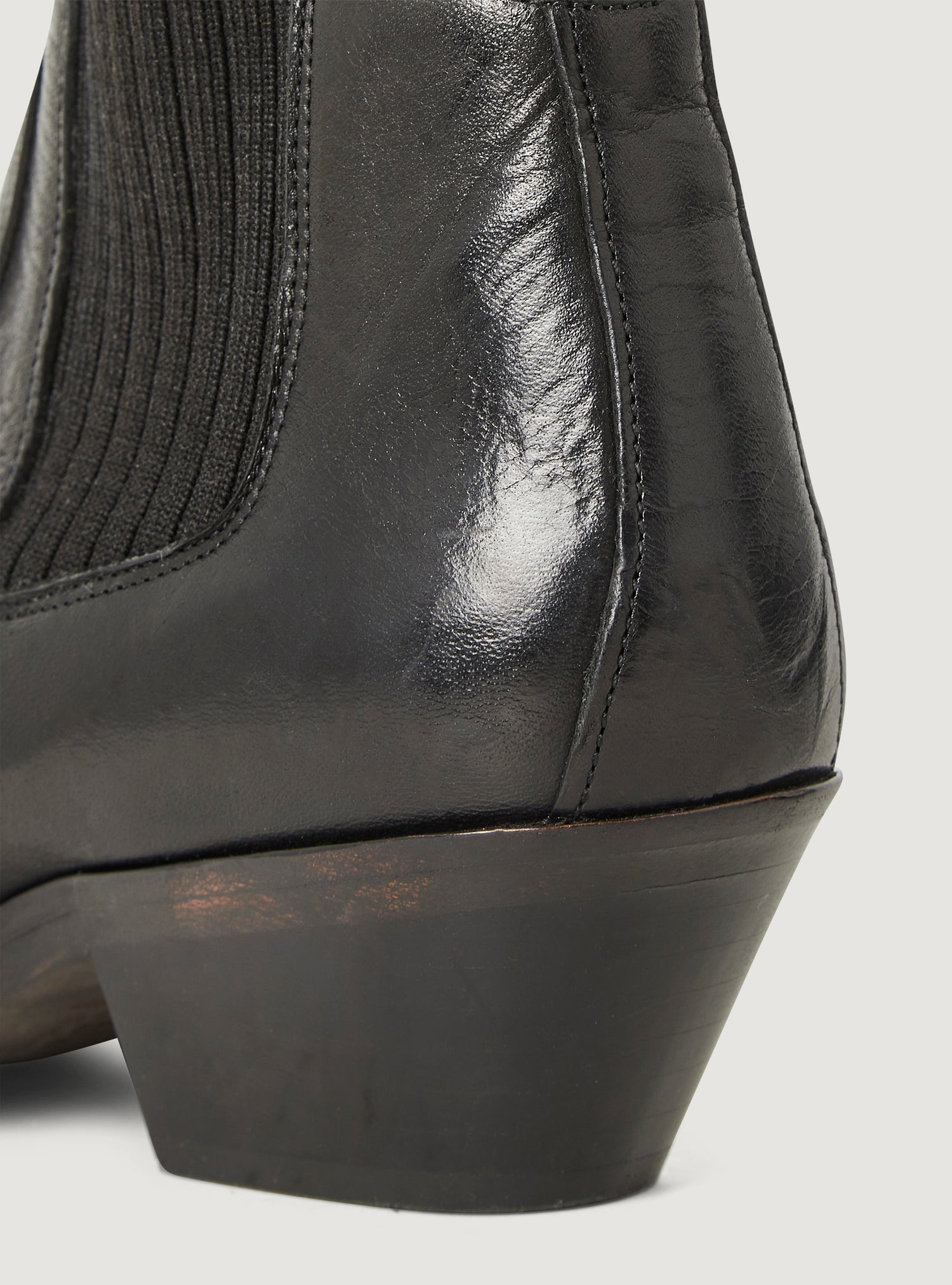 Boots Tiag