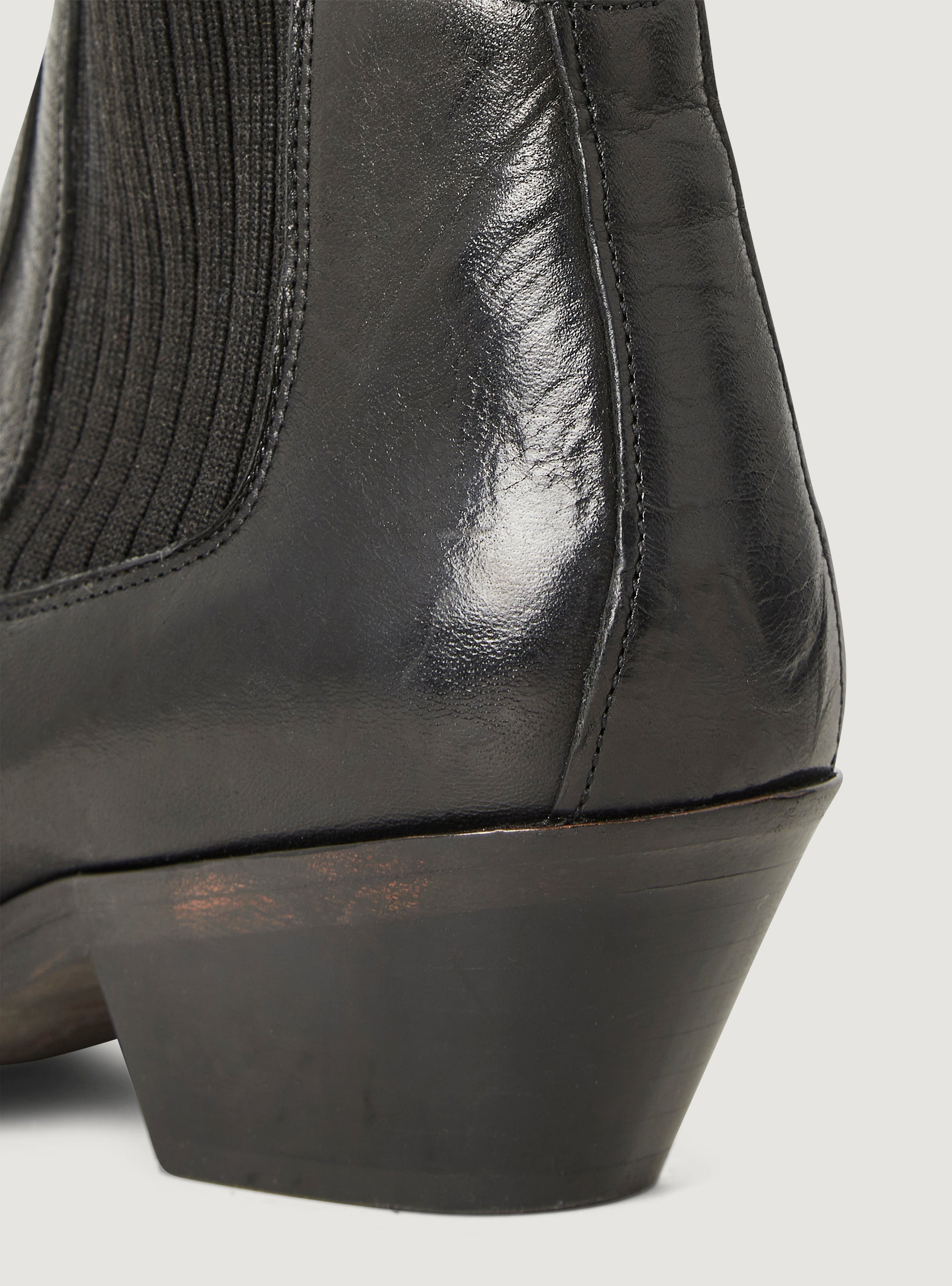 Boots Tiag
