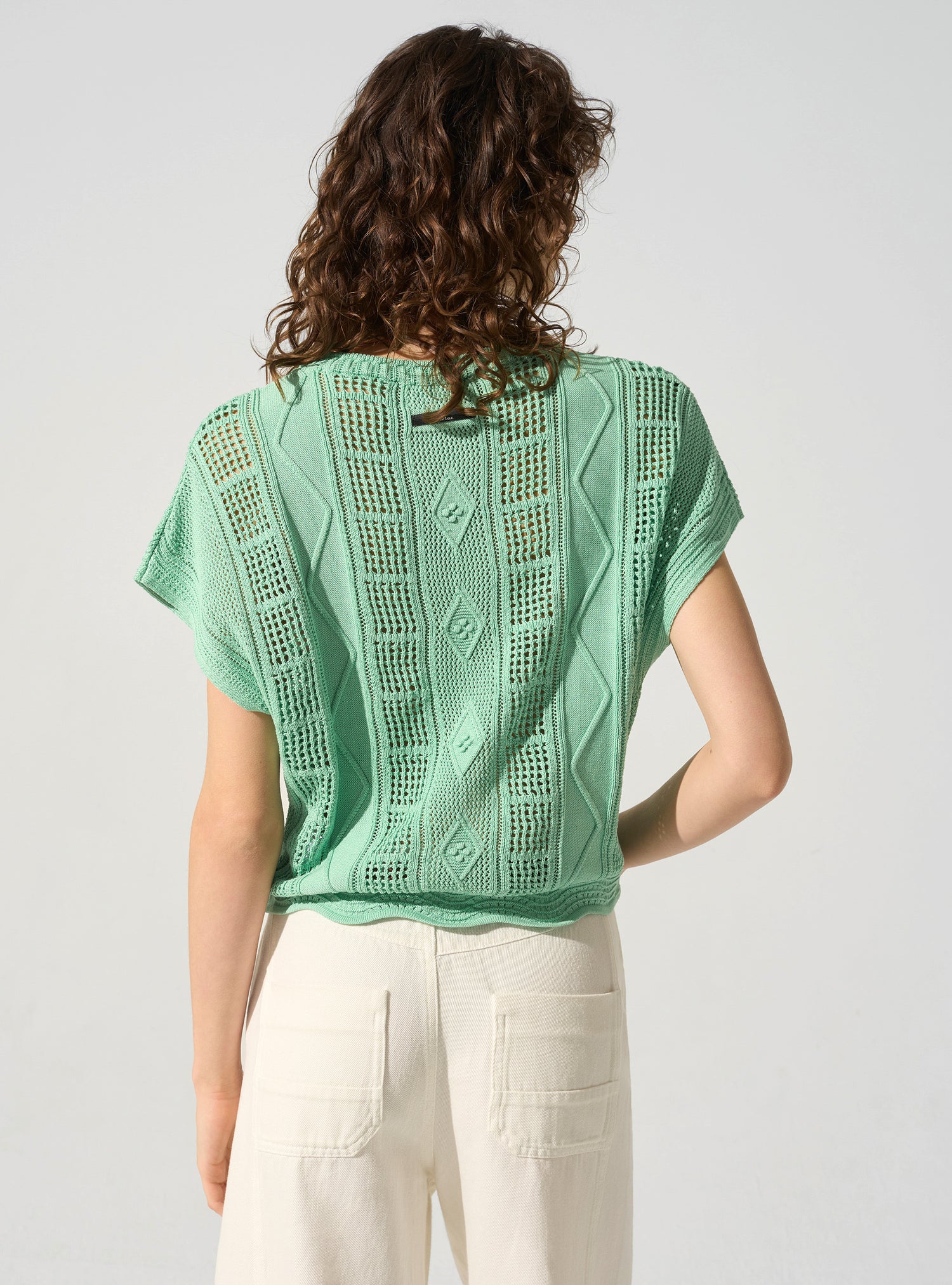 Short sleeve sweater