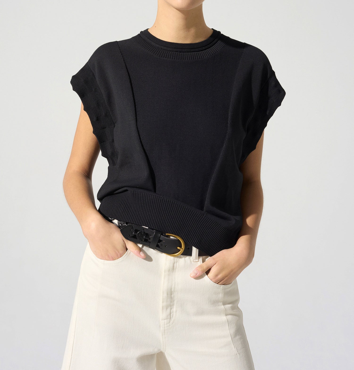 Short-sleeved sweater