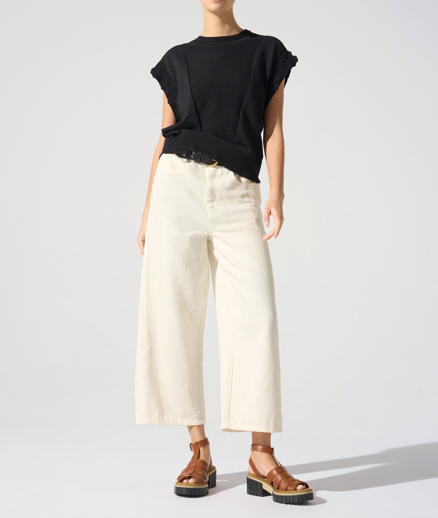 Short-sleeved sweater