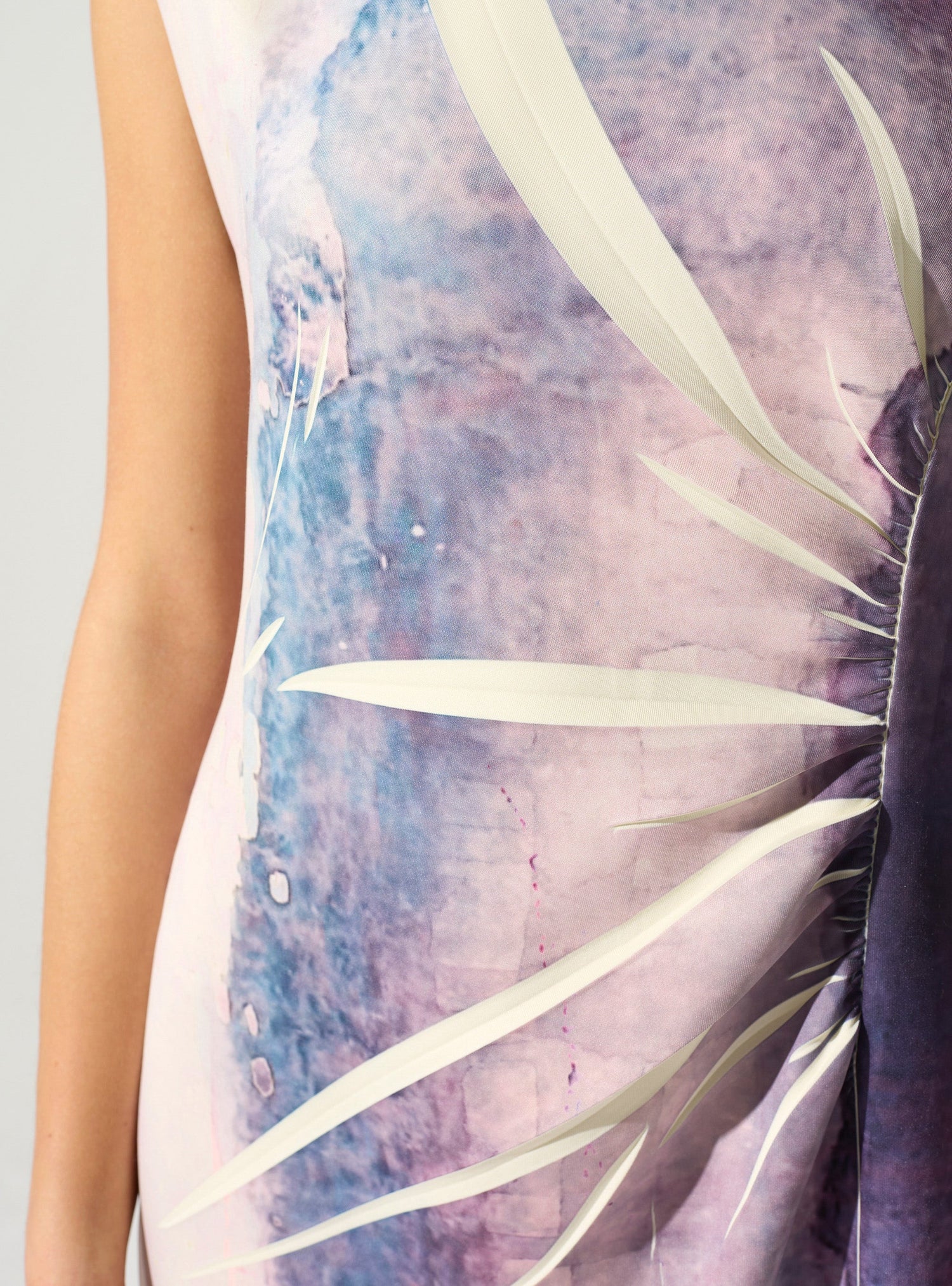 Asymmetrisches Kleid