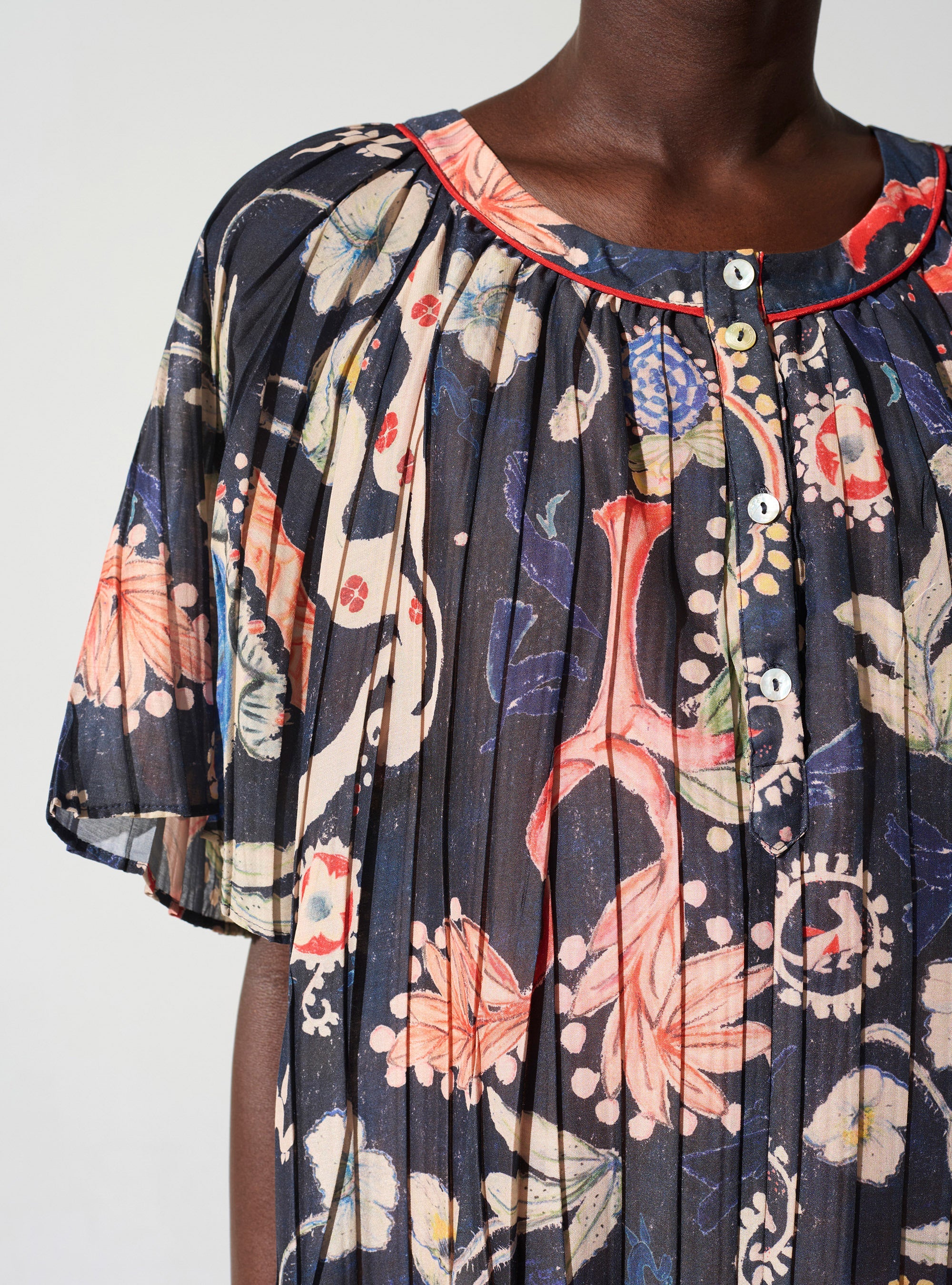 Lockeres, plissiertes Kleid