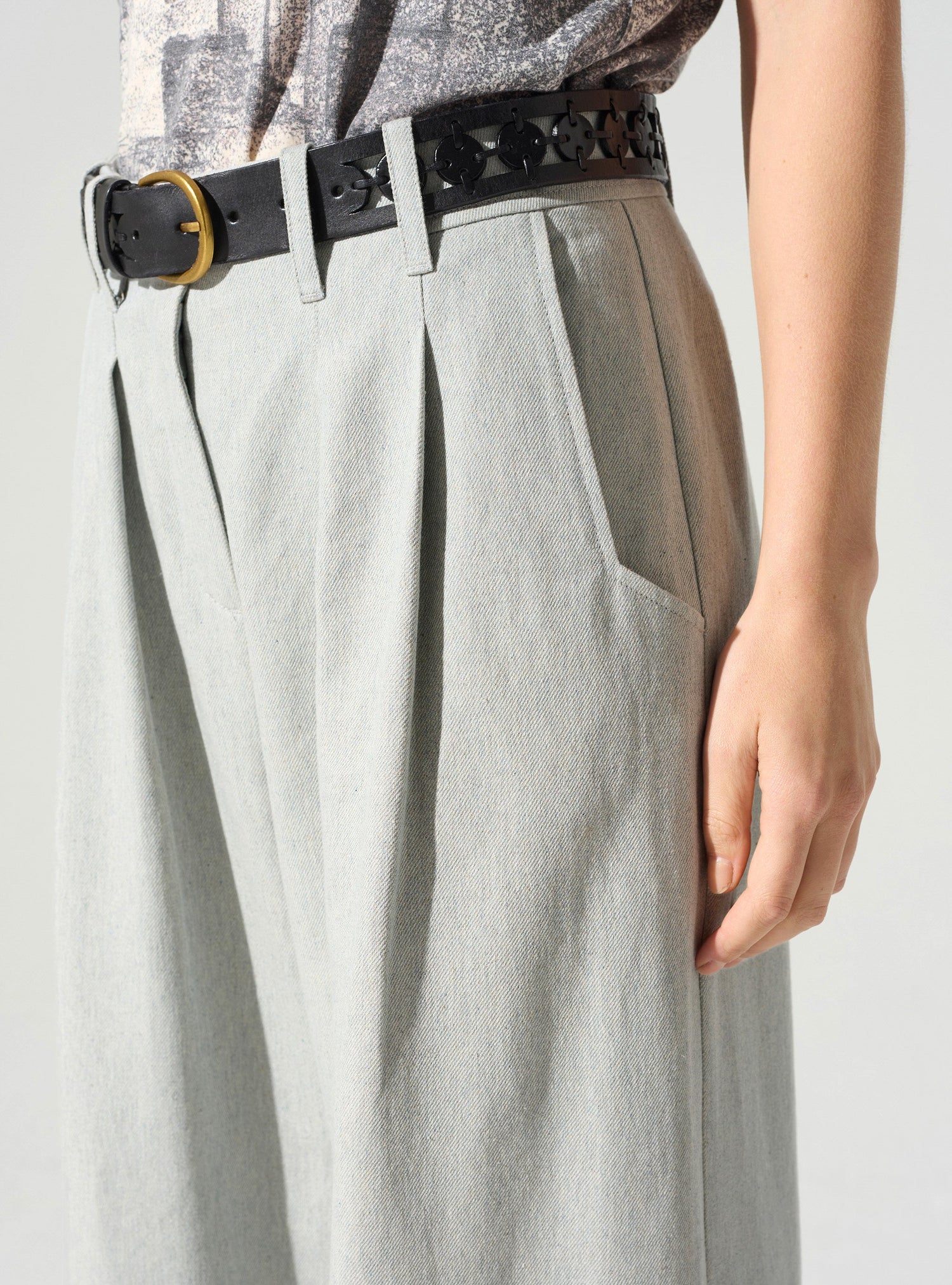High-waisted pants