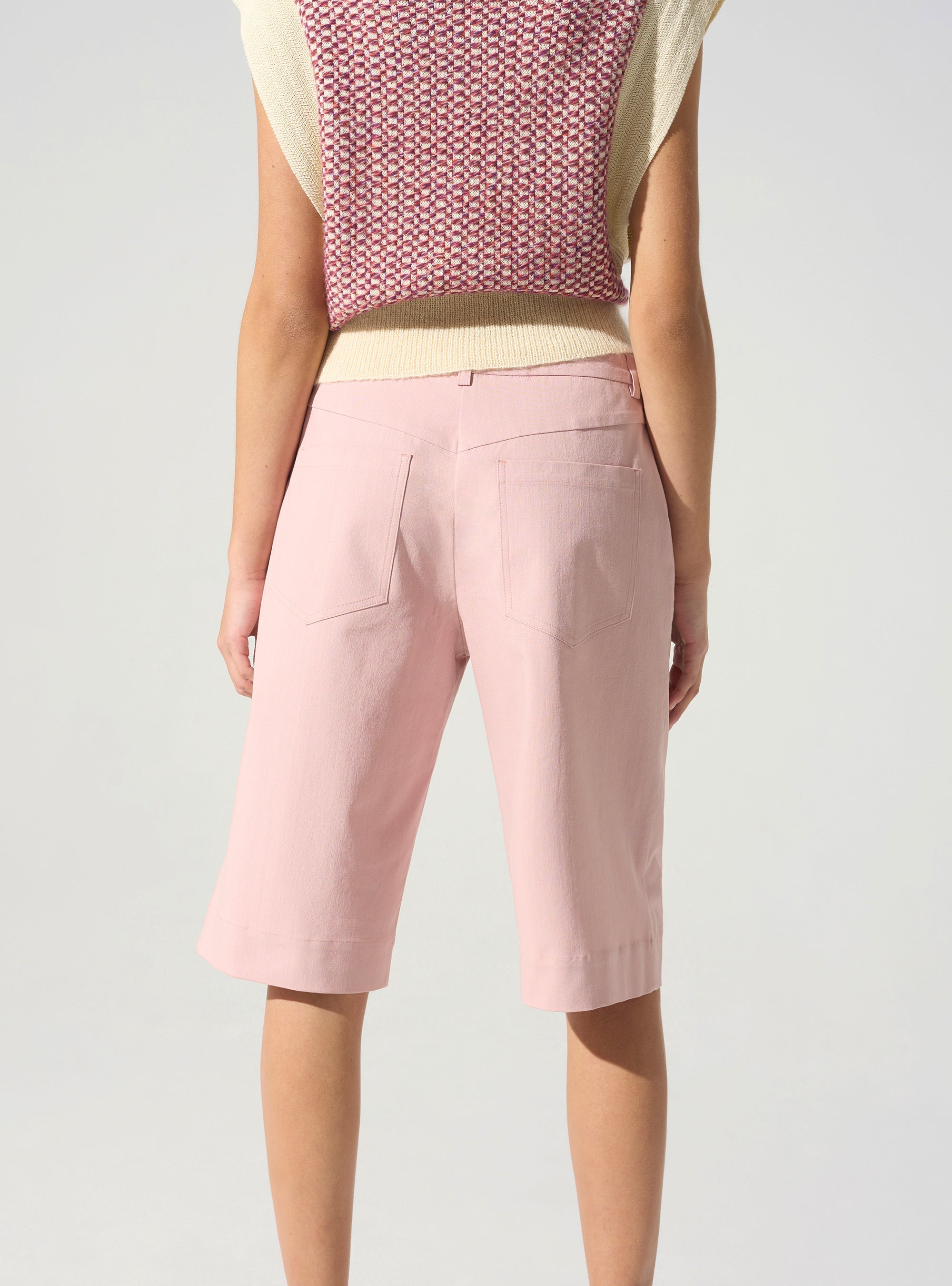 Bermudashorts unterhalb der Knie