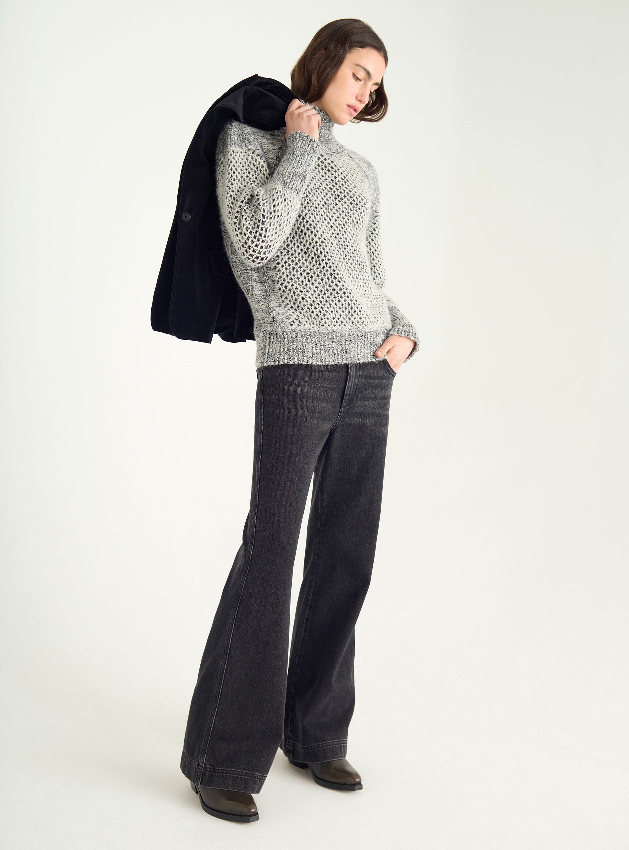 Zweifarbiger Pullover mit Hammelkeulenärmeln