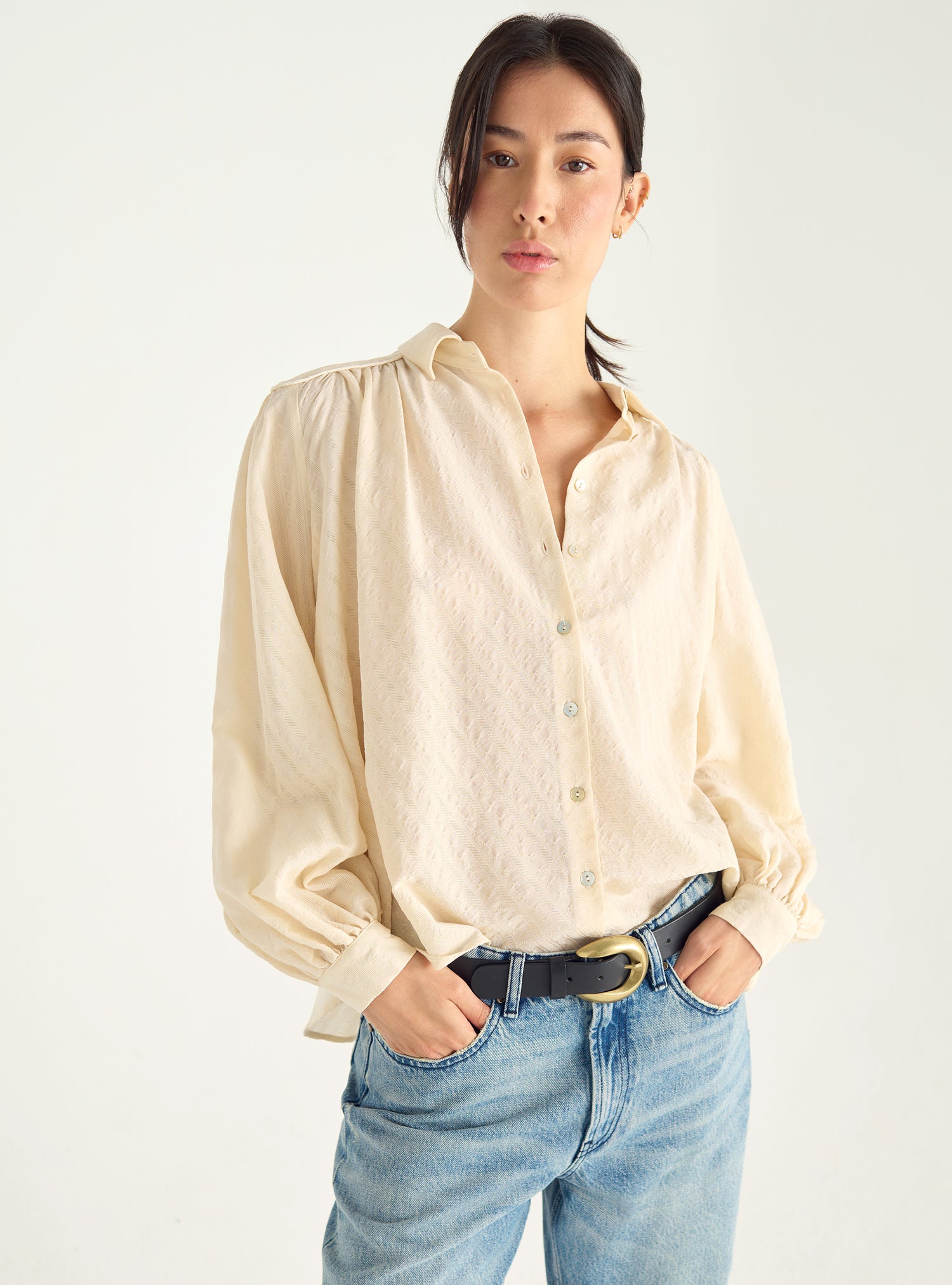Chemise en coton jacquard et col V