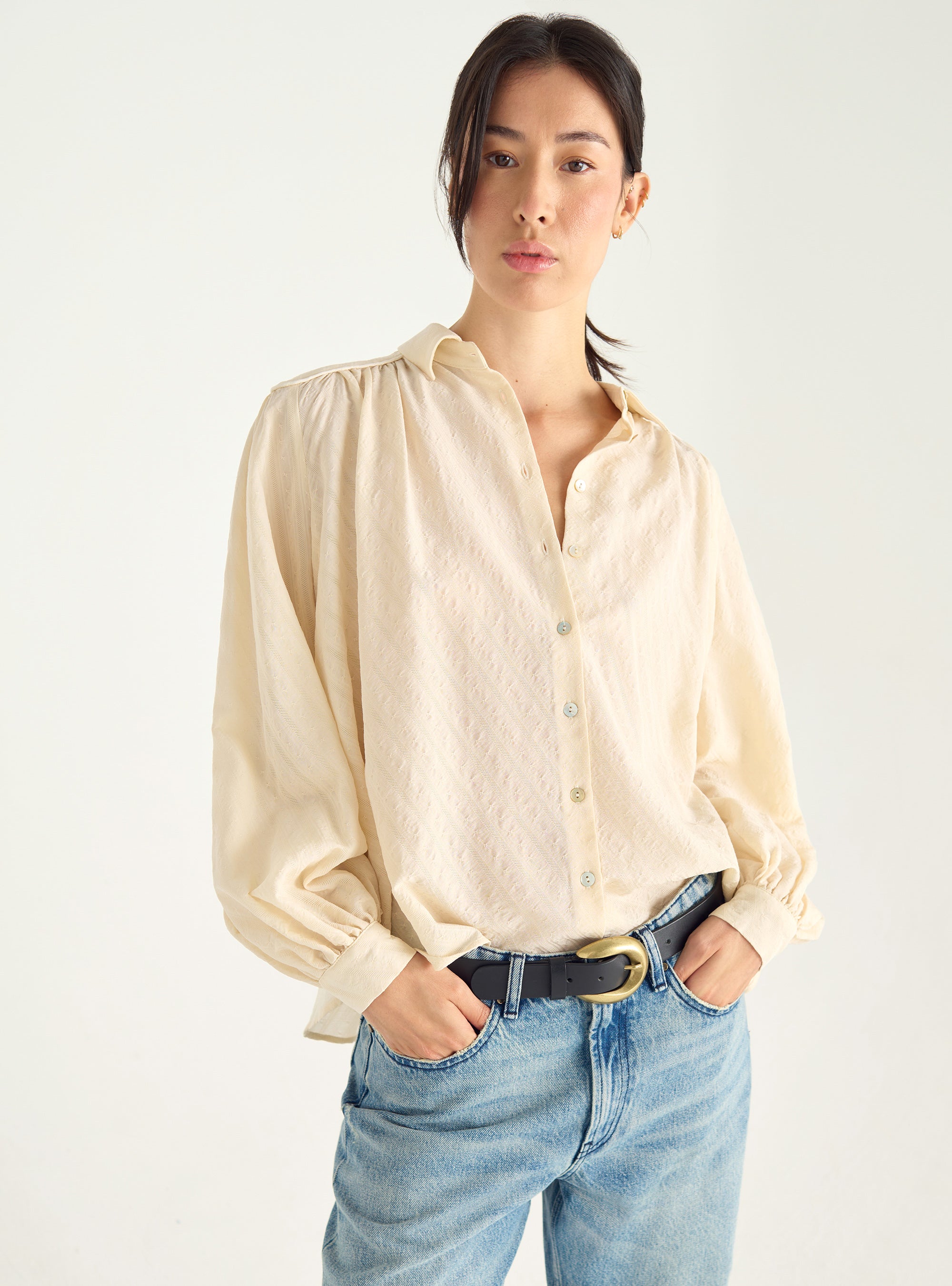 Chemise en coton jacquard et col V