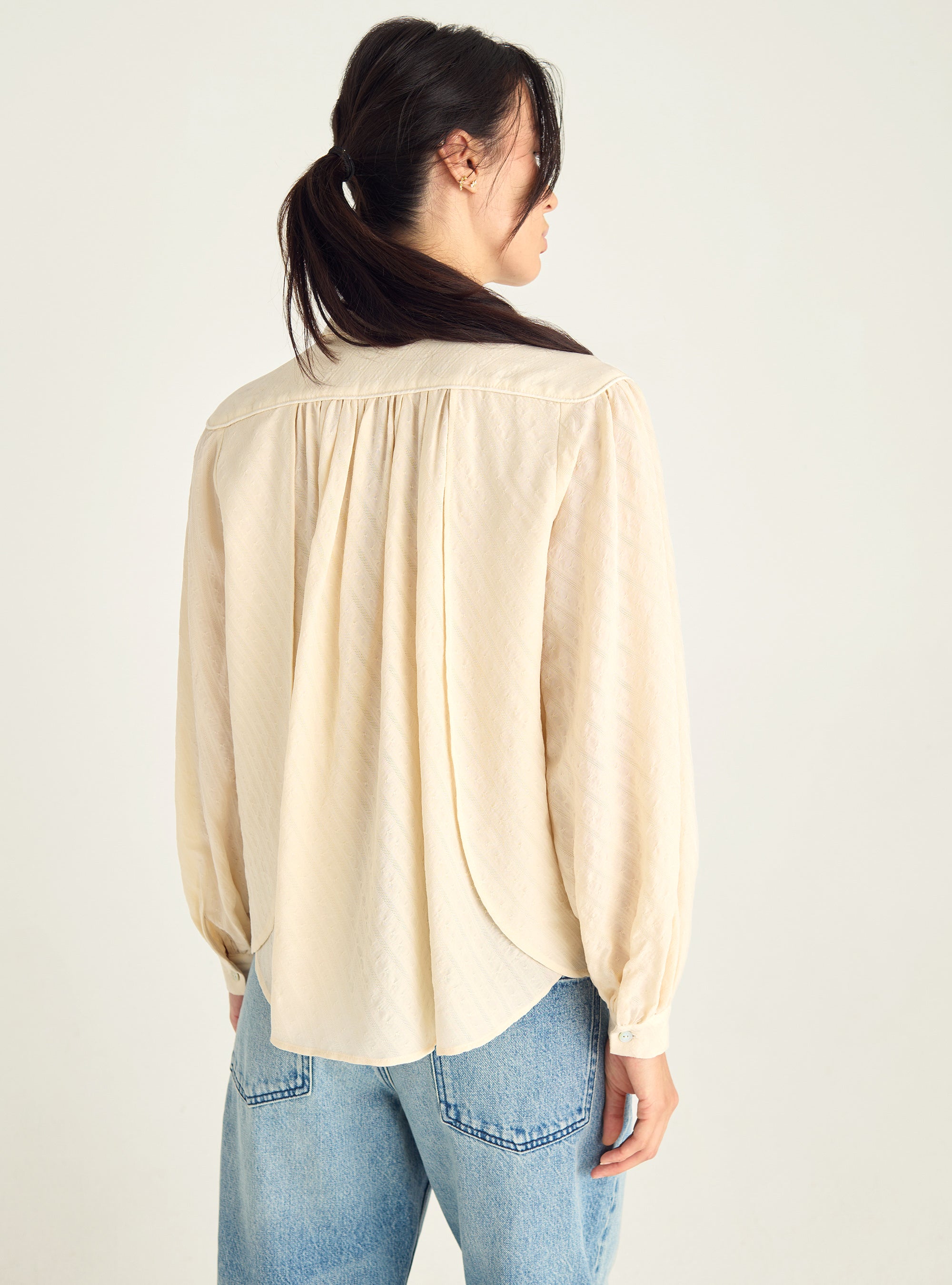 Chemise en coton jacquard et col V