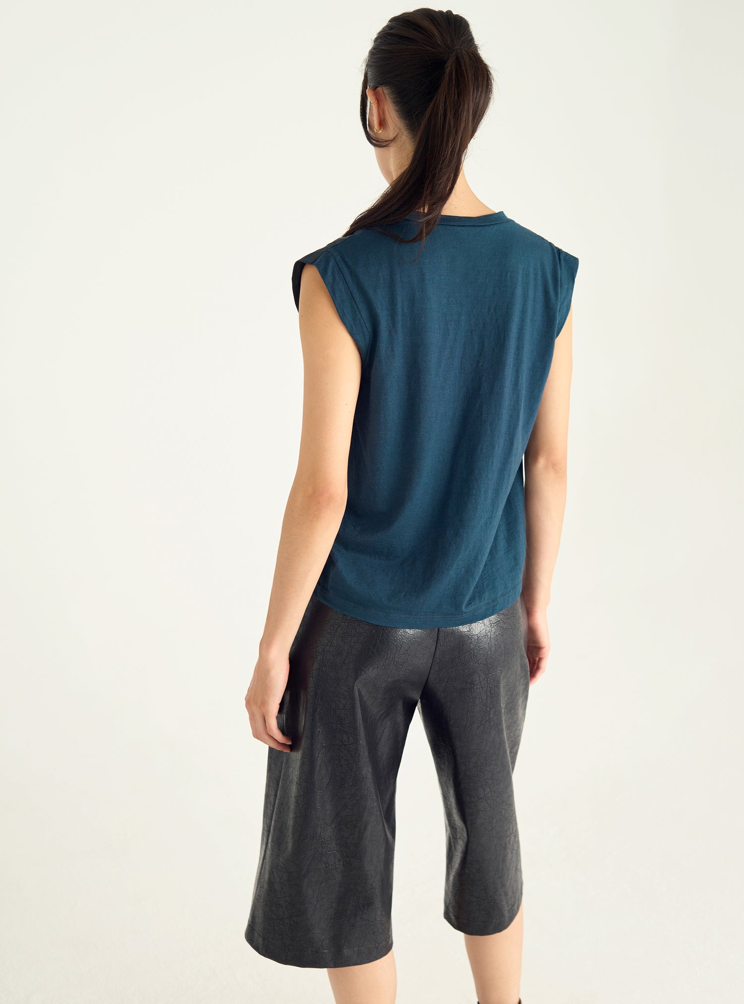 Two-material pleated tank top