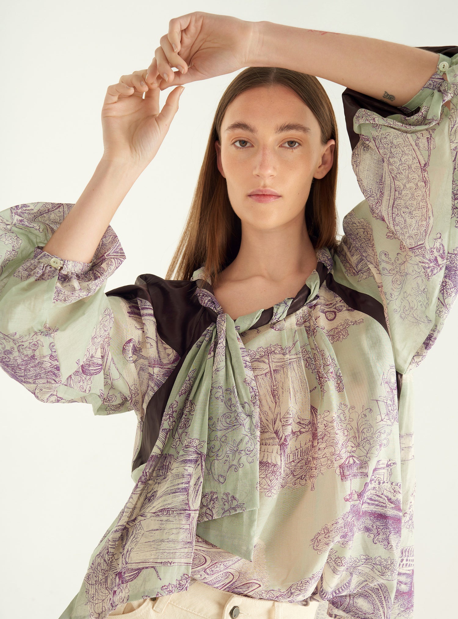 Contrasting blouse