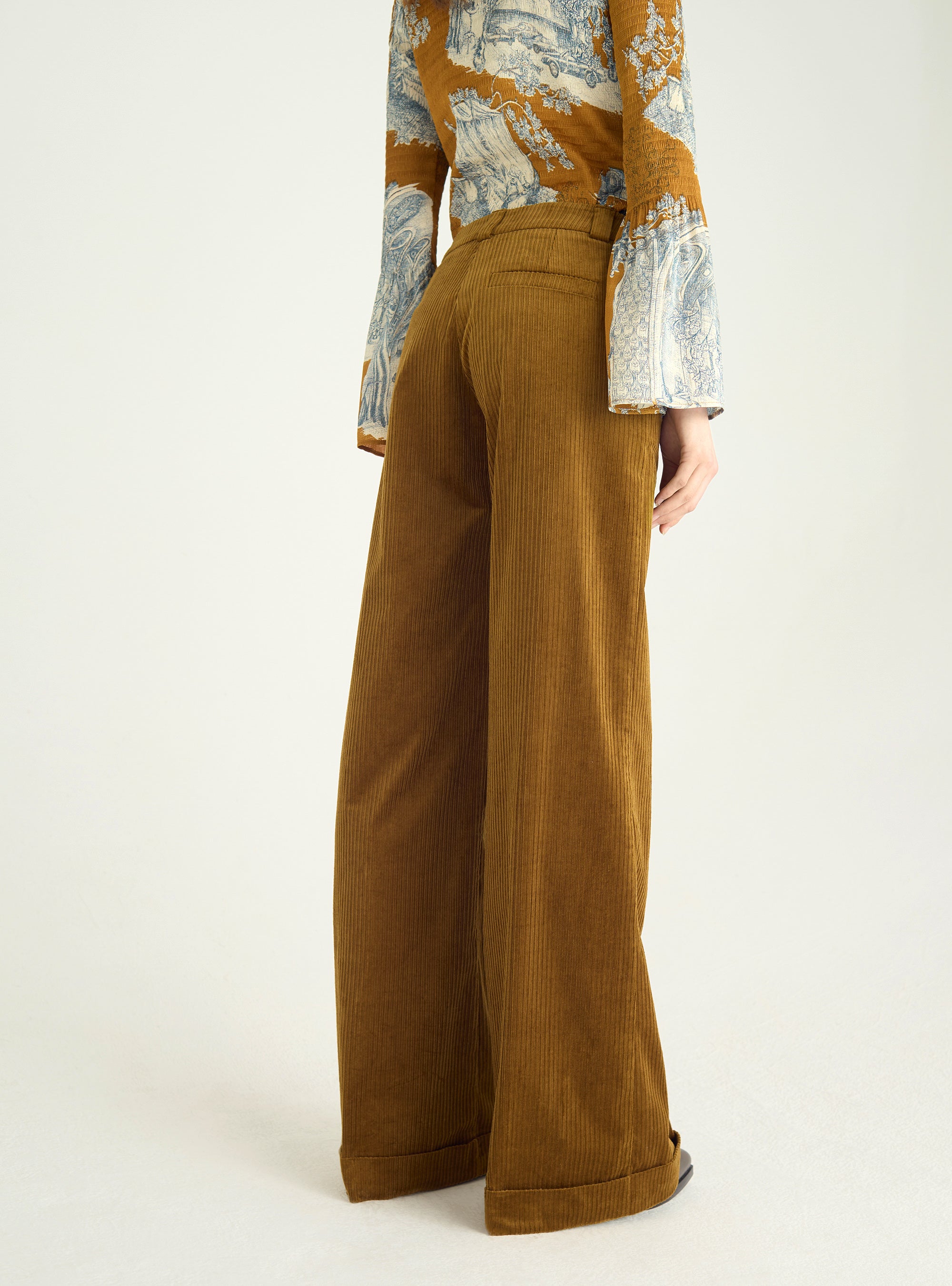 Pantalon large en velours lavé