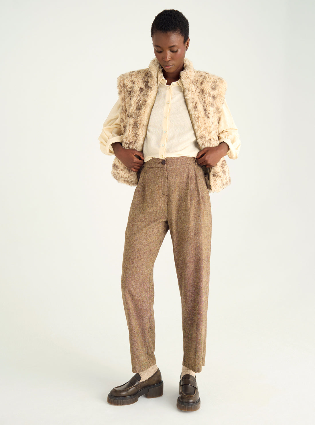 Karottenhose aus meliertem Wolltweed