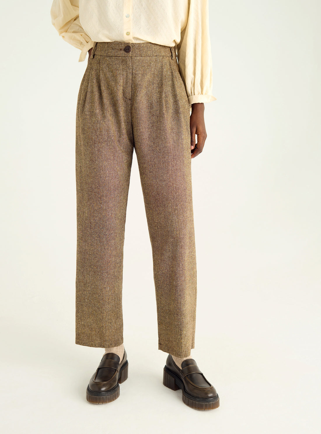 Karottenhose aus meliertem Wolltweed