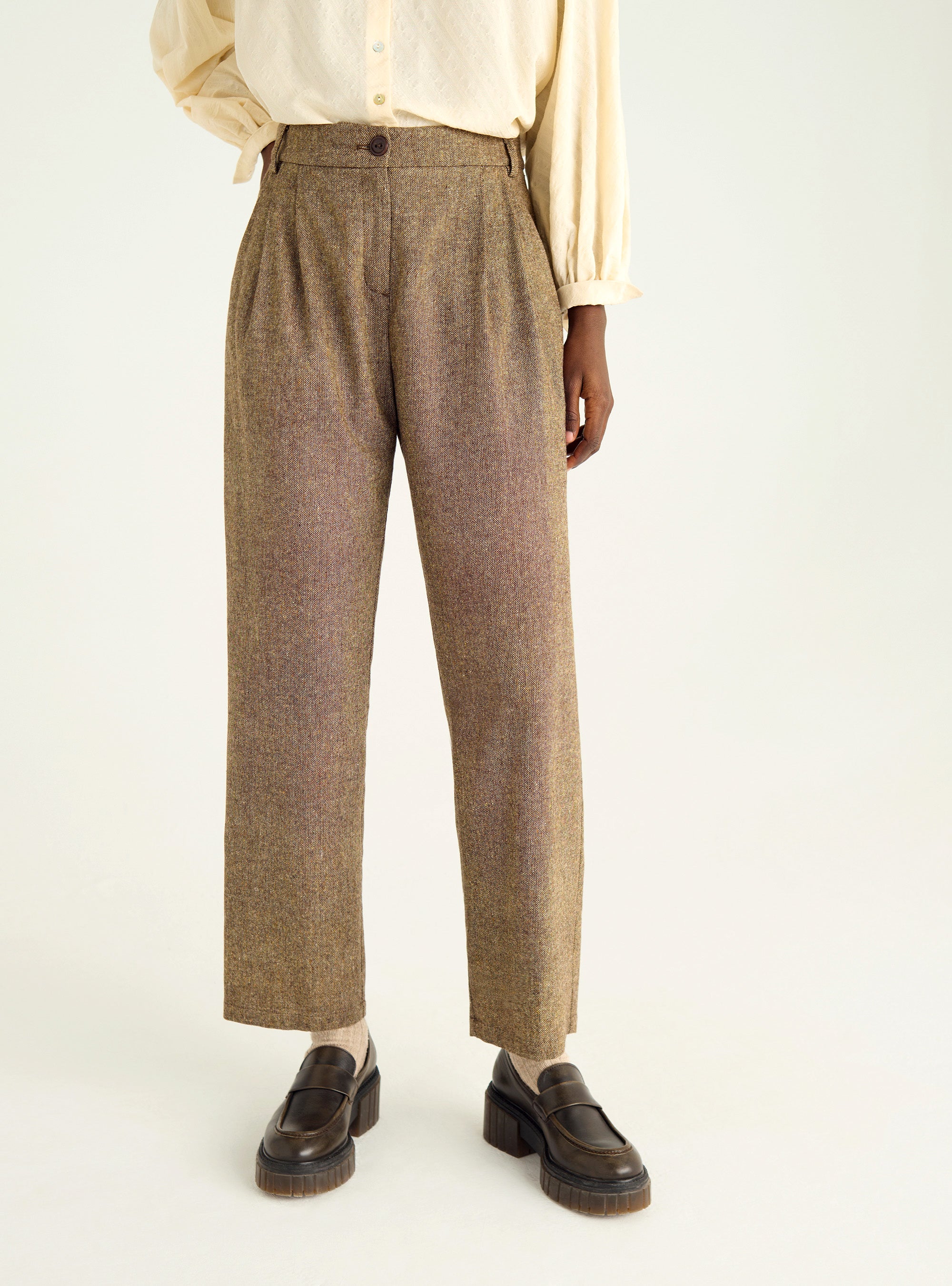 Karottenhose aus meliertem Wolltweed