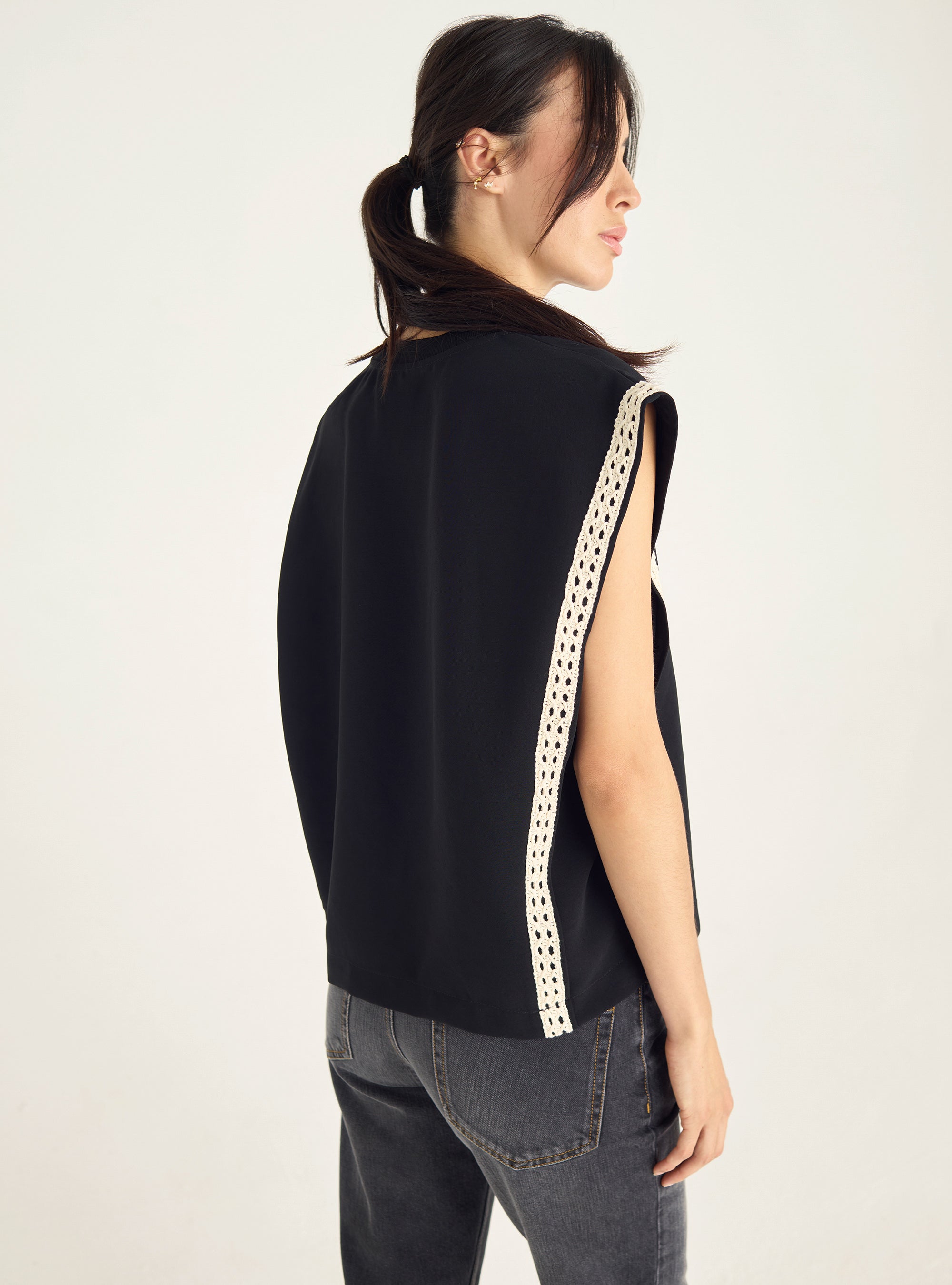 Débardeur structuré à détails guipure