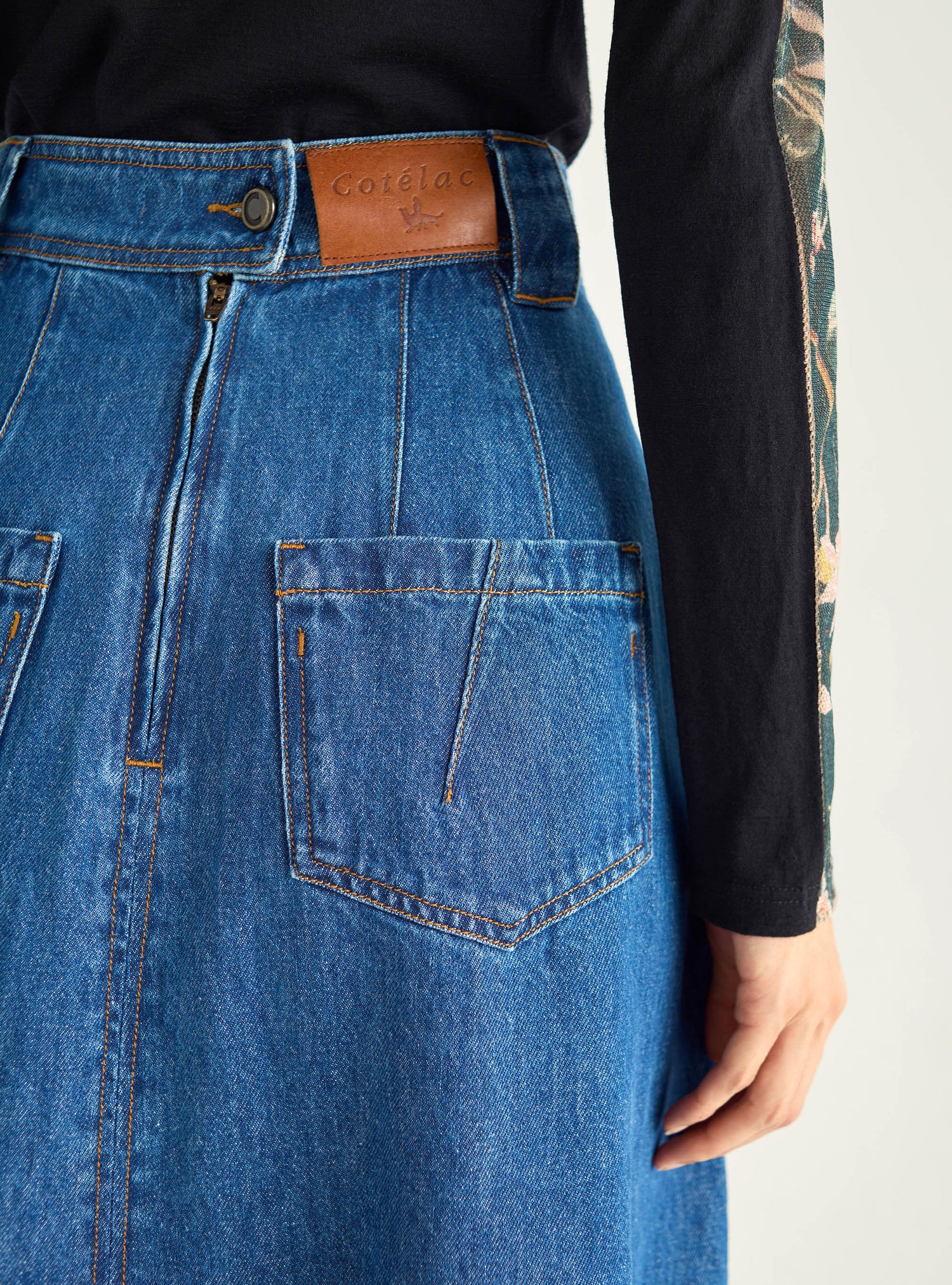 Rock aus Raw-Jeans
