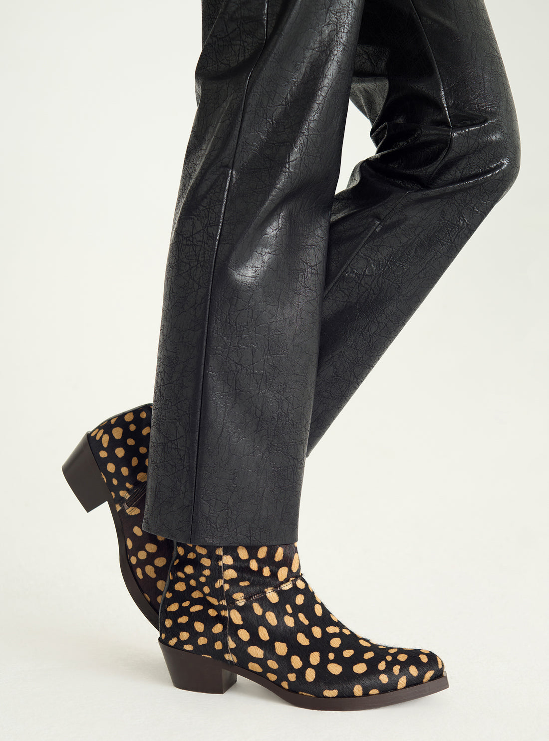 Ankle Boots aus Leder mit Animalprint