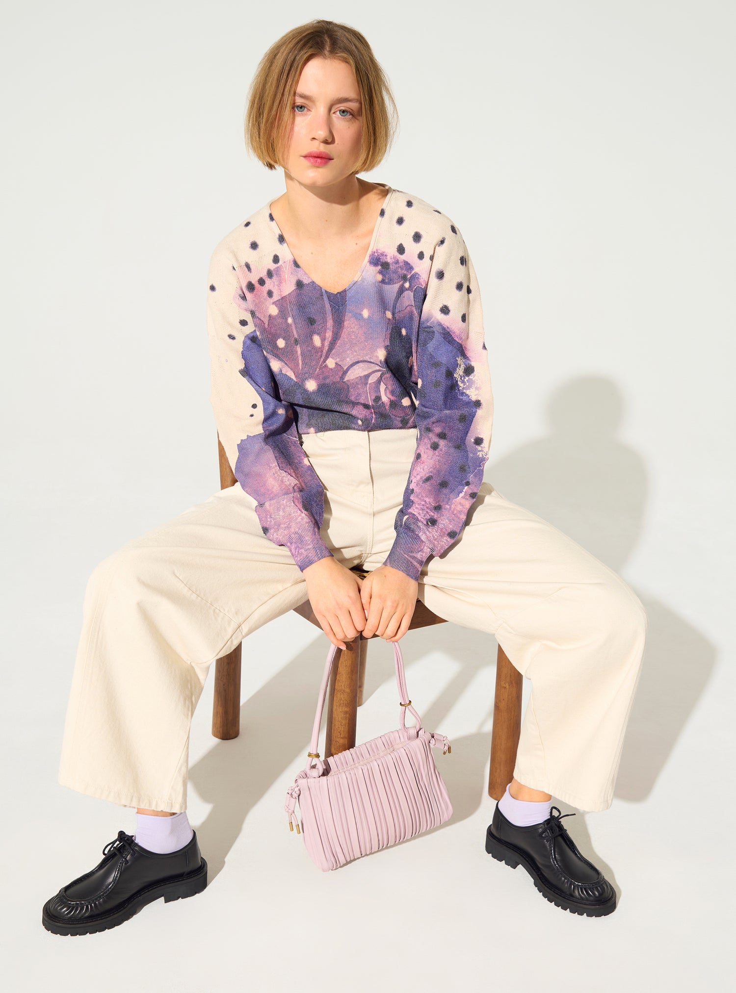 Plissierter und sublimierter lila V-Ausschnitt-Pullover