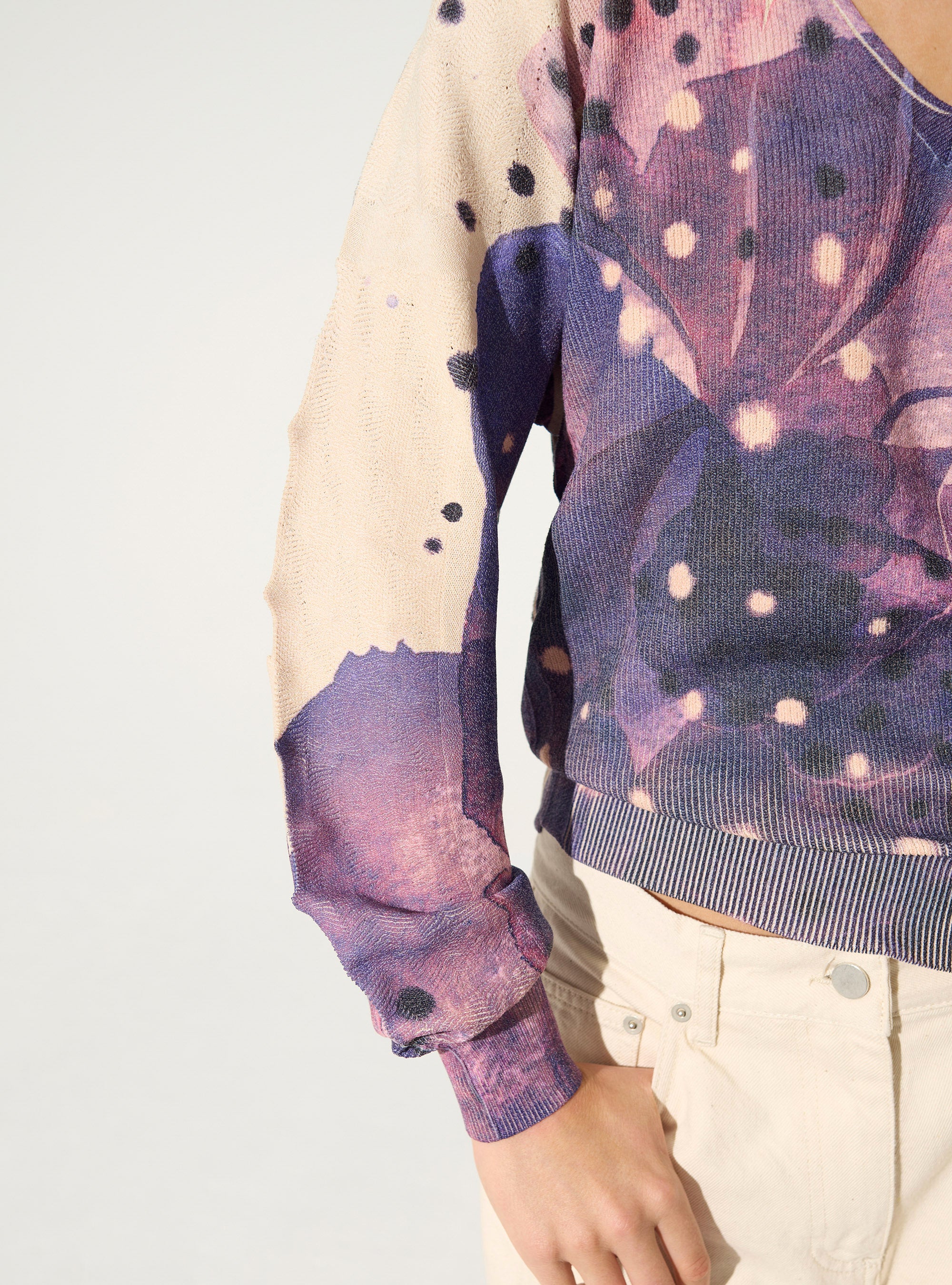 Plissierter und sublimierter lila V-Ausschnitt-Pullover