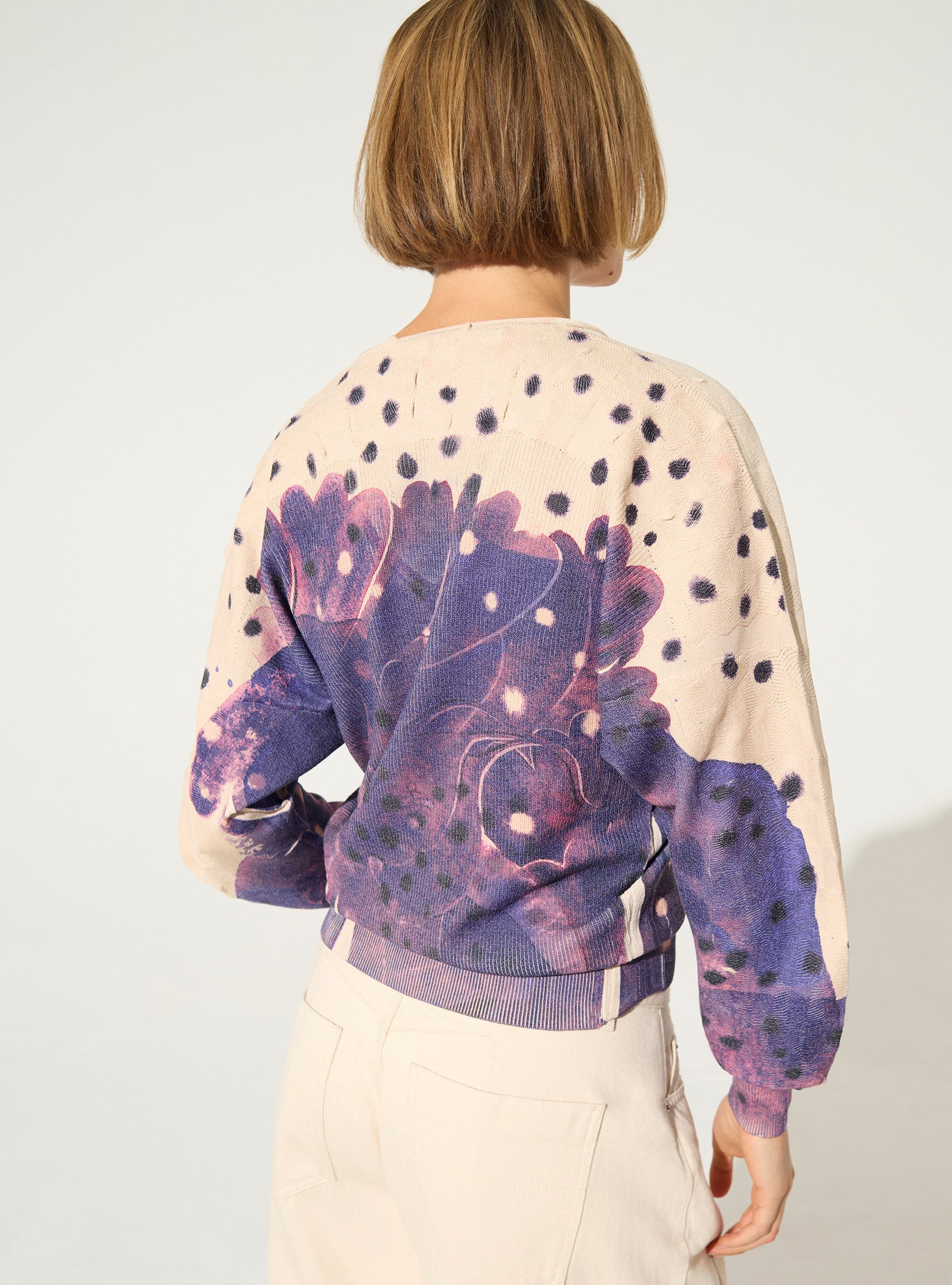 Plissierter und sublimierter lila V-Ausschnitt-Pullover