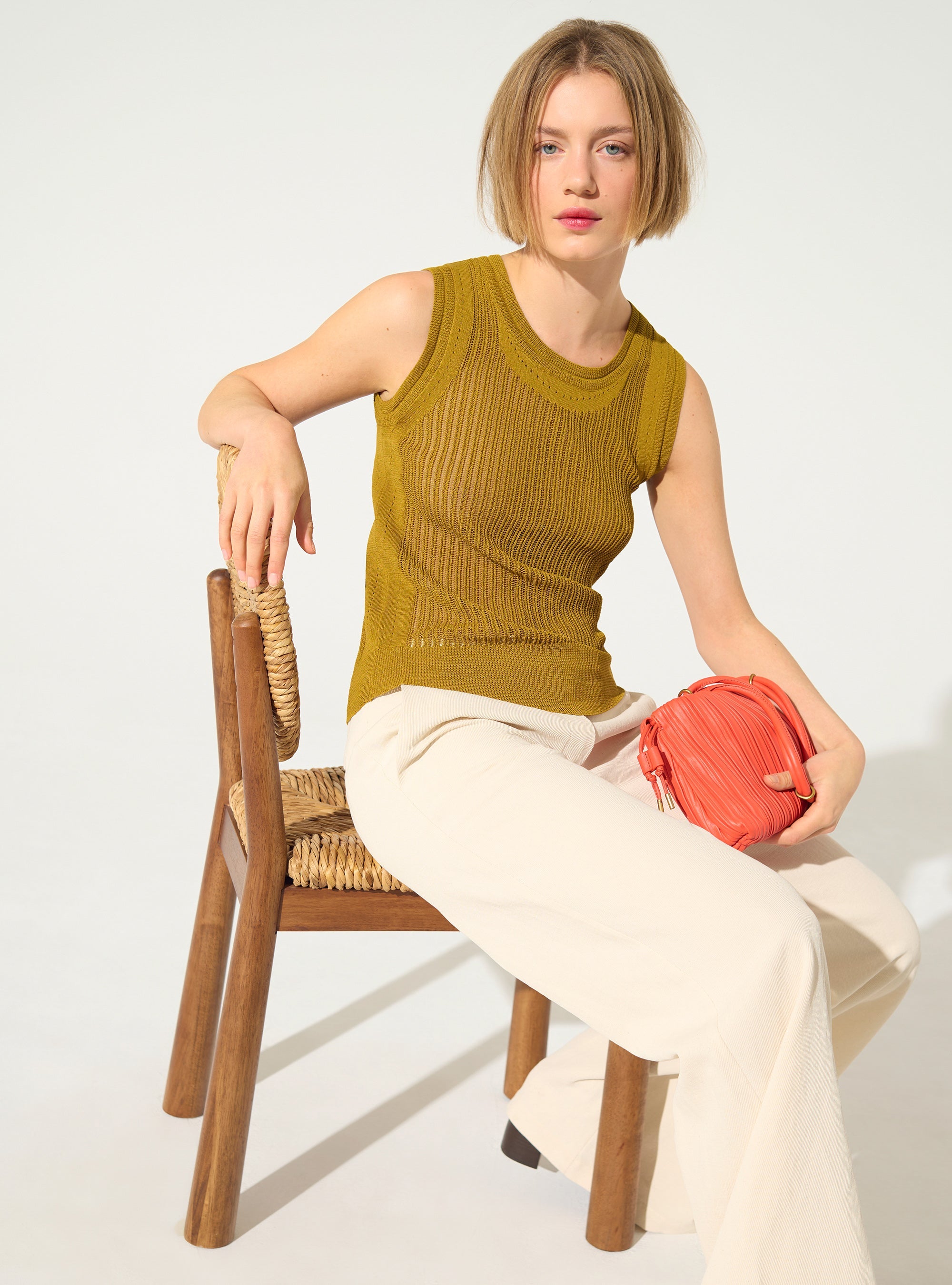Ockergelbes Strick-Tanktop