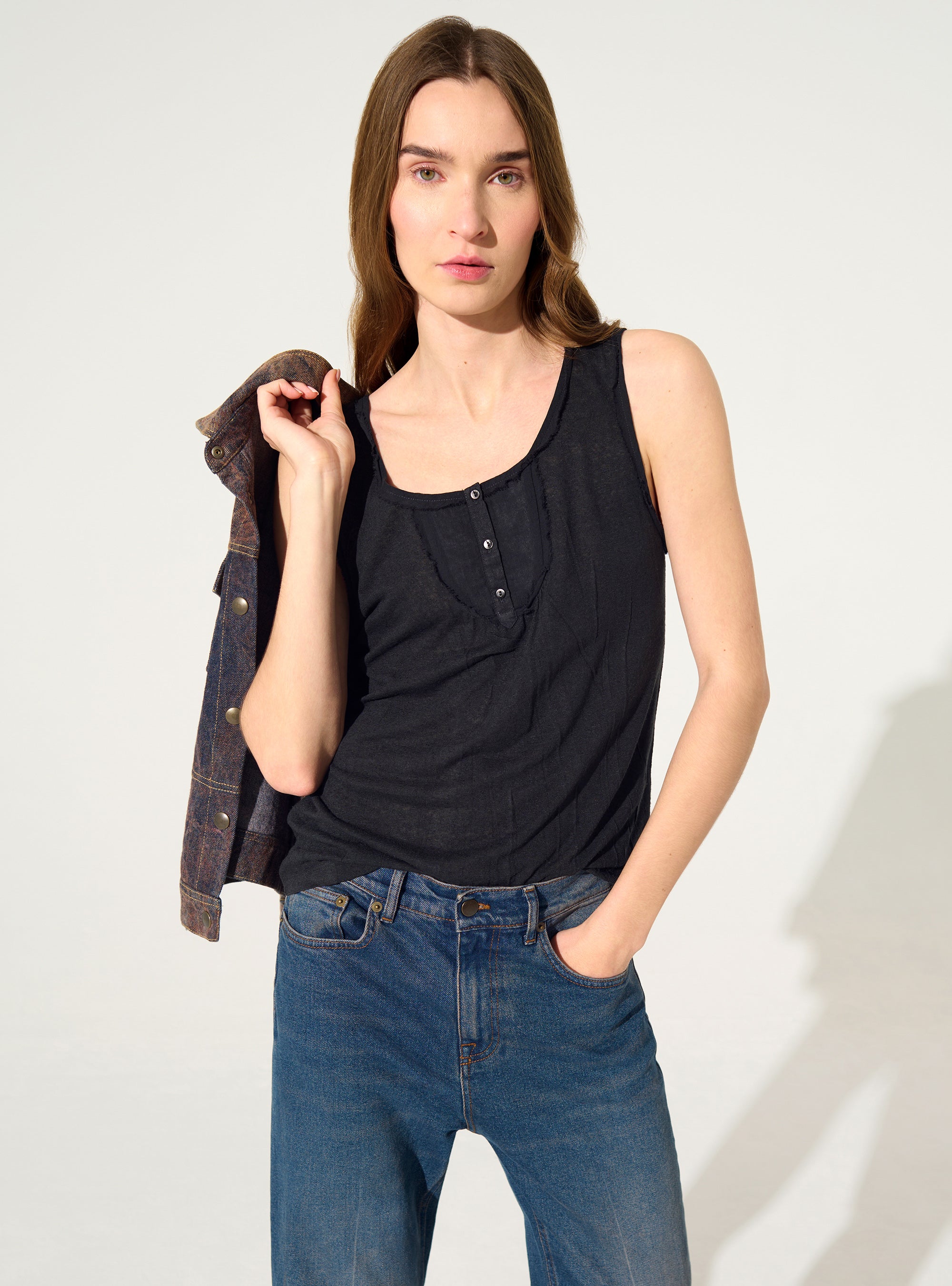 Schwarzes, plissiertes, eng anliegendes Tanktop