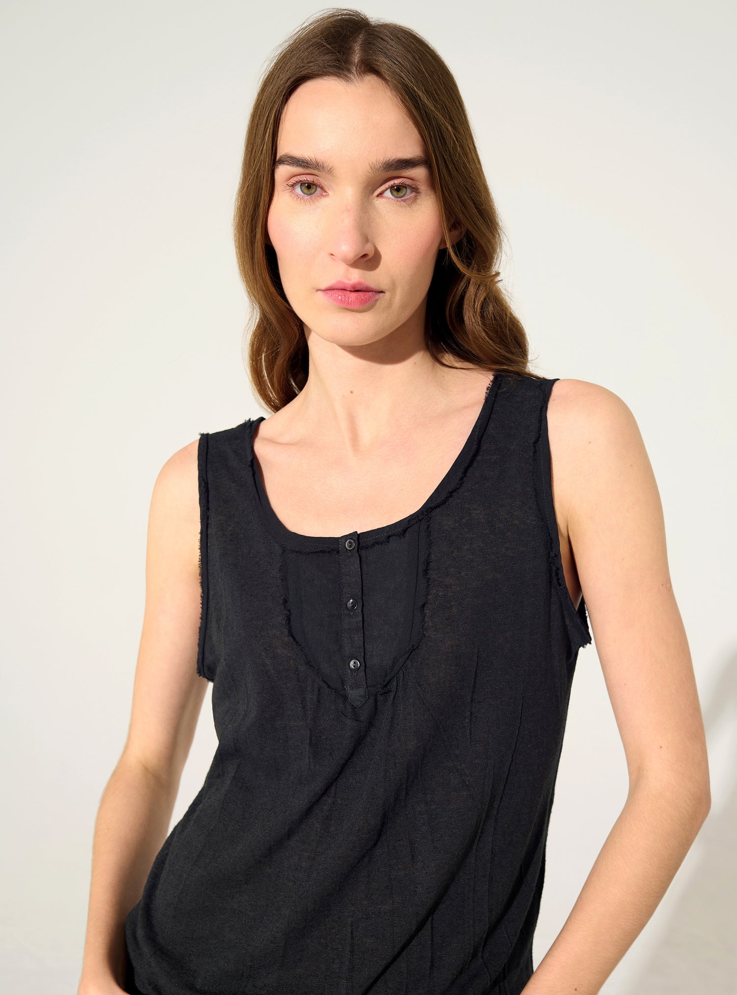 Schwarzes, plissiertes, eng anliegendes Tanktop