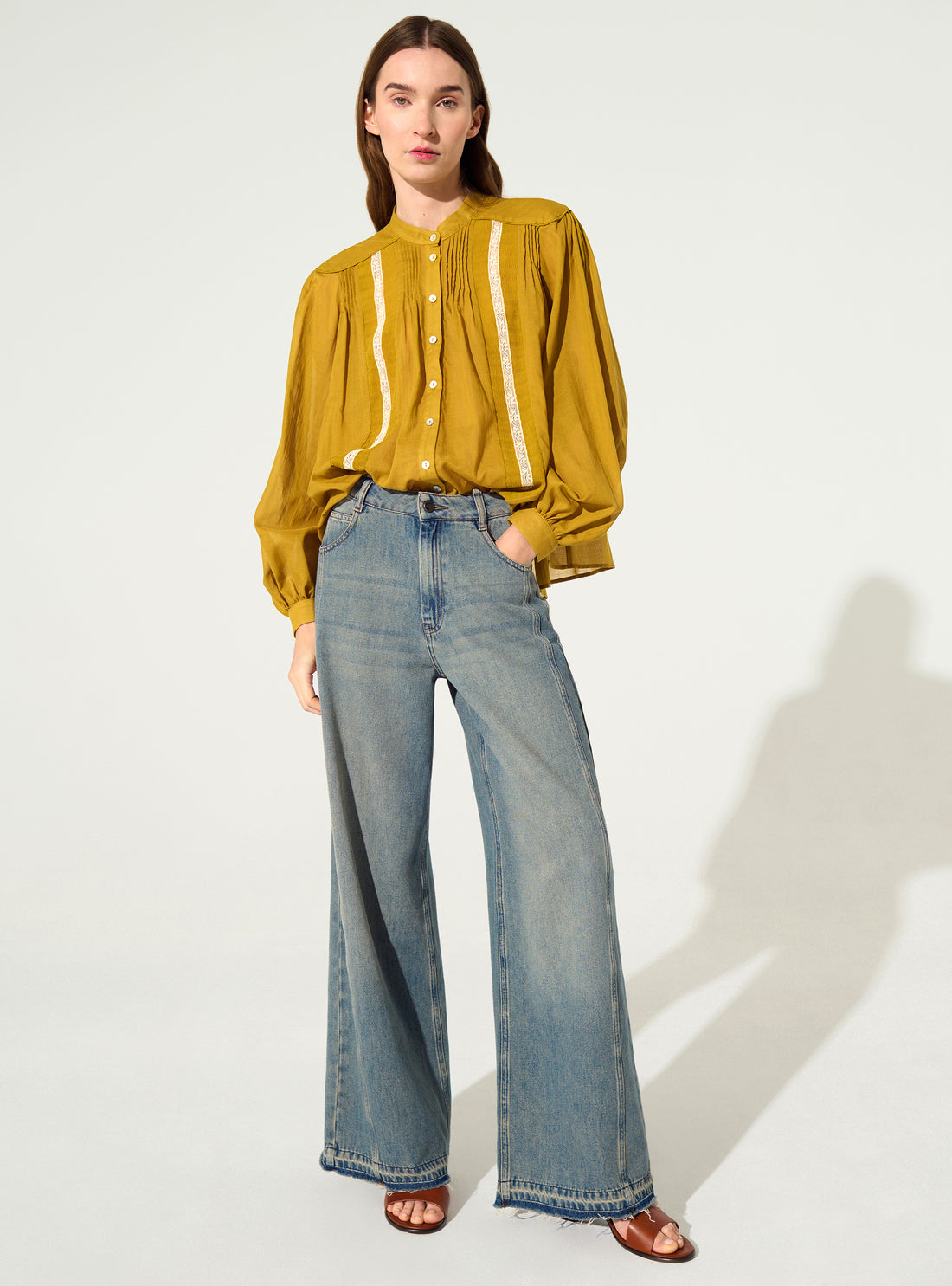 Oversized pleated shirt and ochre yellow Calais-Caudry® lace