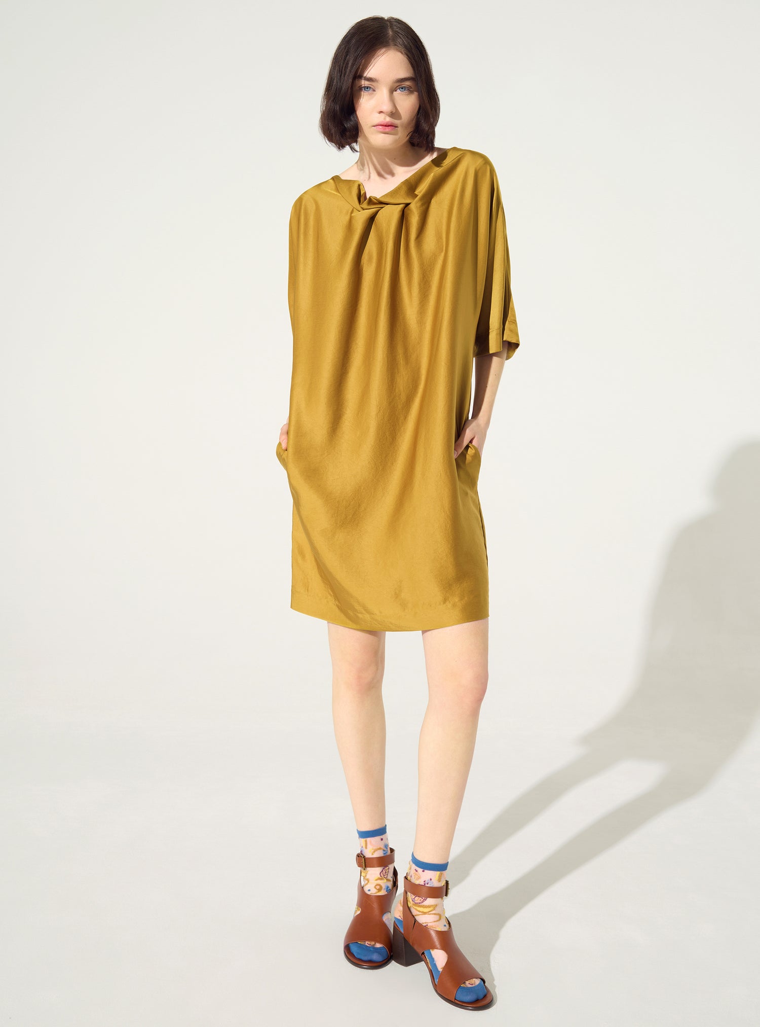 Lockeres gelbes Kleid