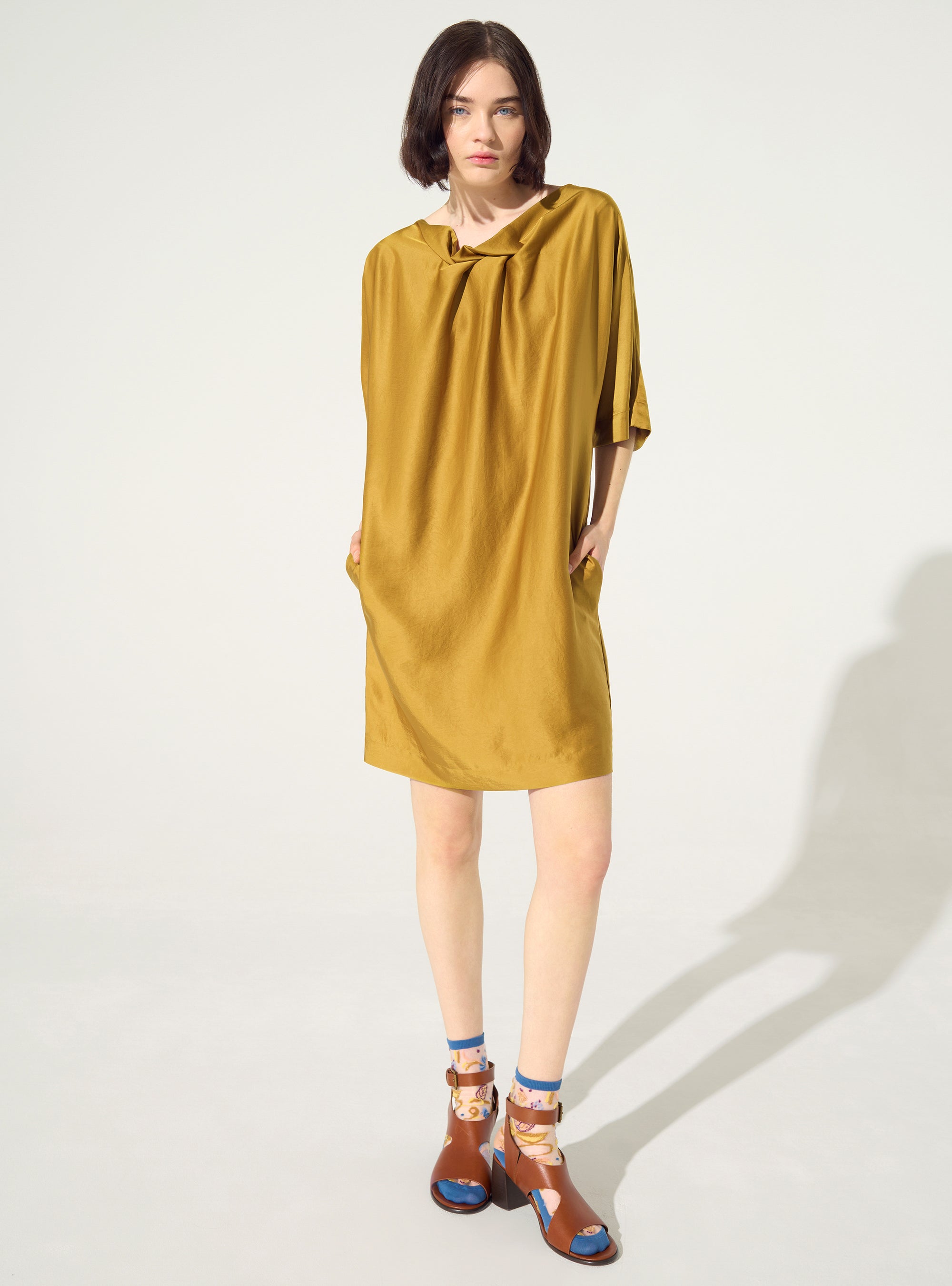 Lockeres gelbes Kleid