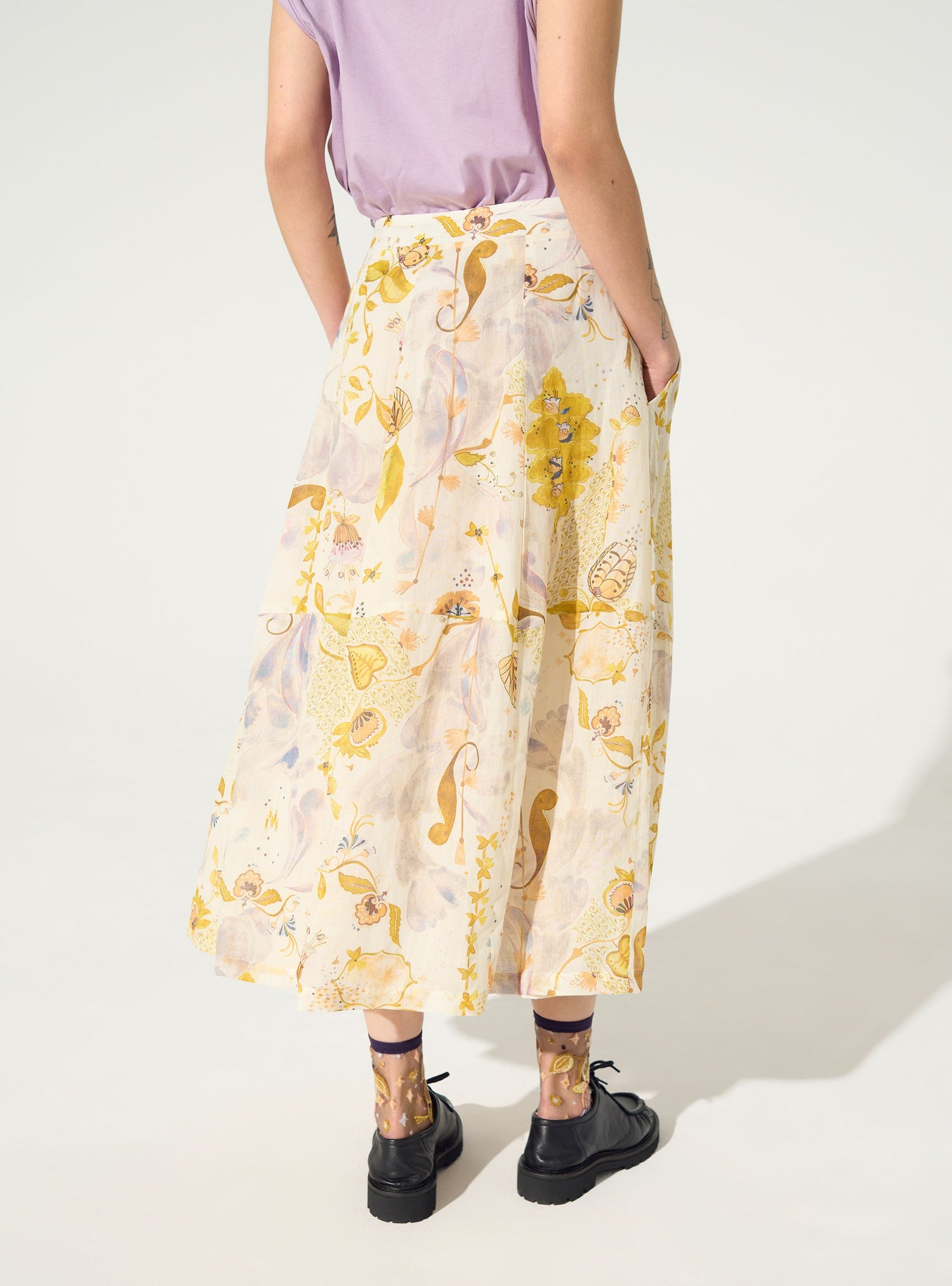 Wide white printed skirt