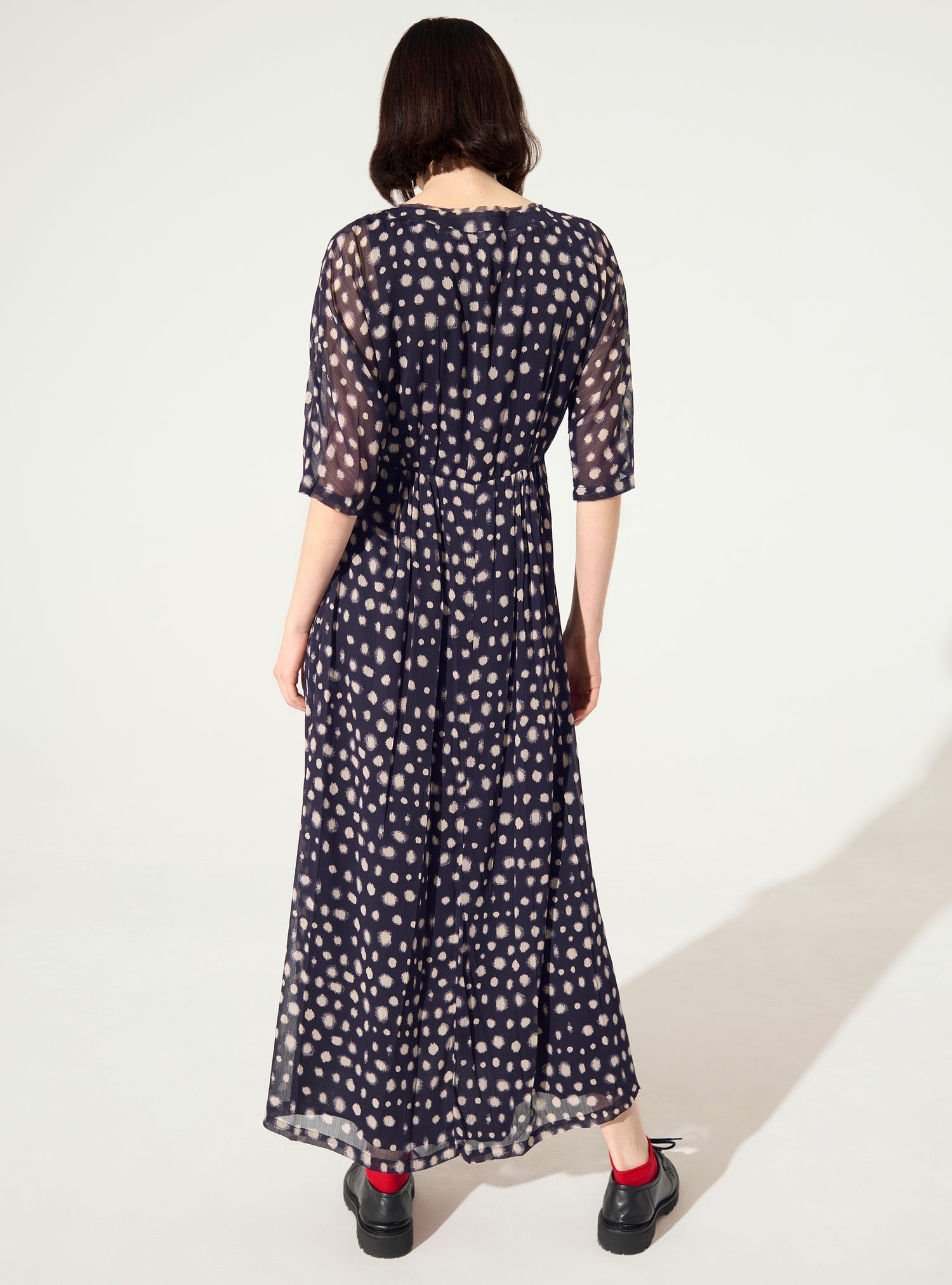 Robe ajustée plissée imprimé maison violette