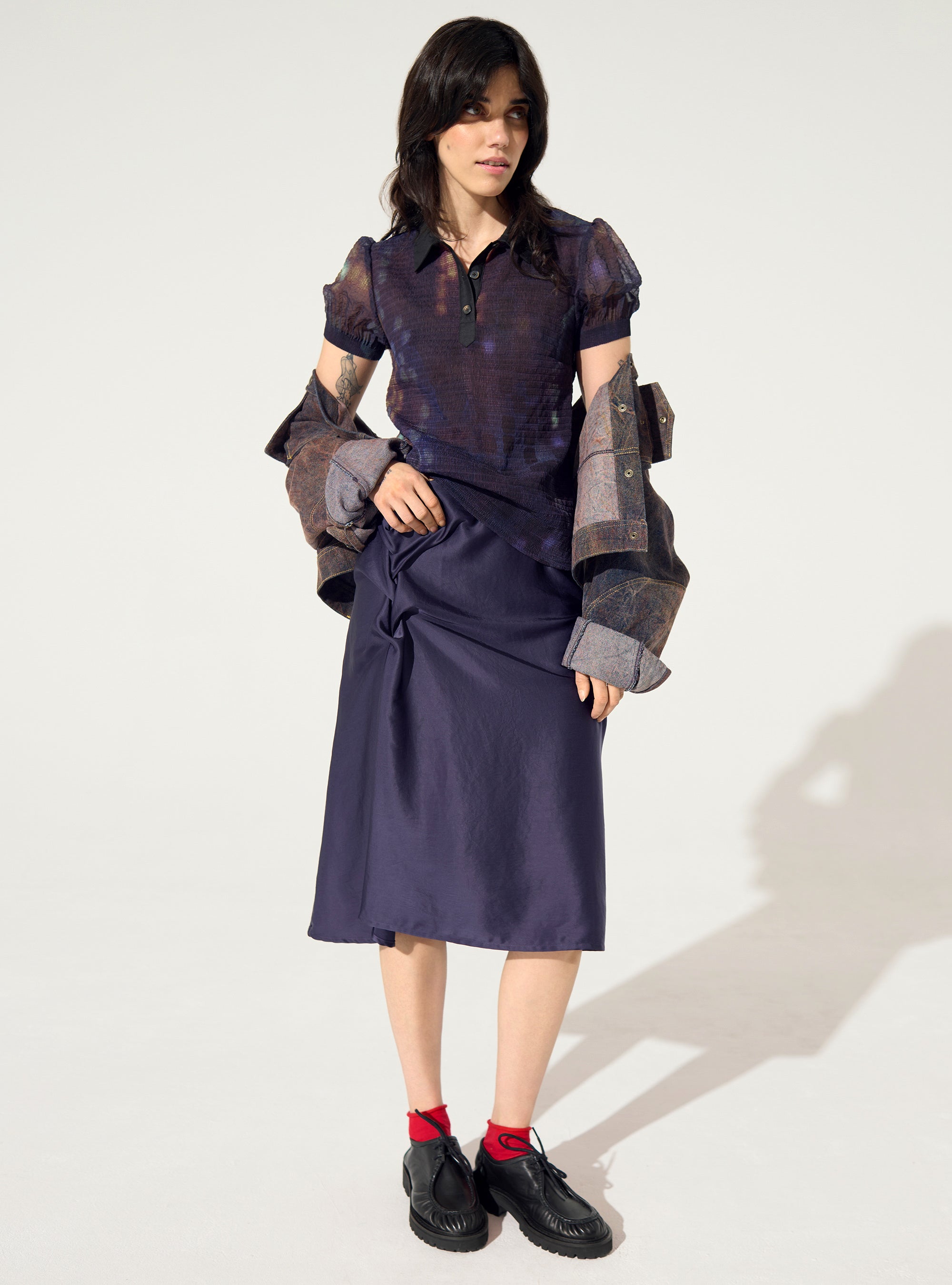 Polo ajusté plissé imprimé maison violet