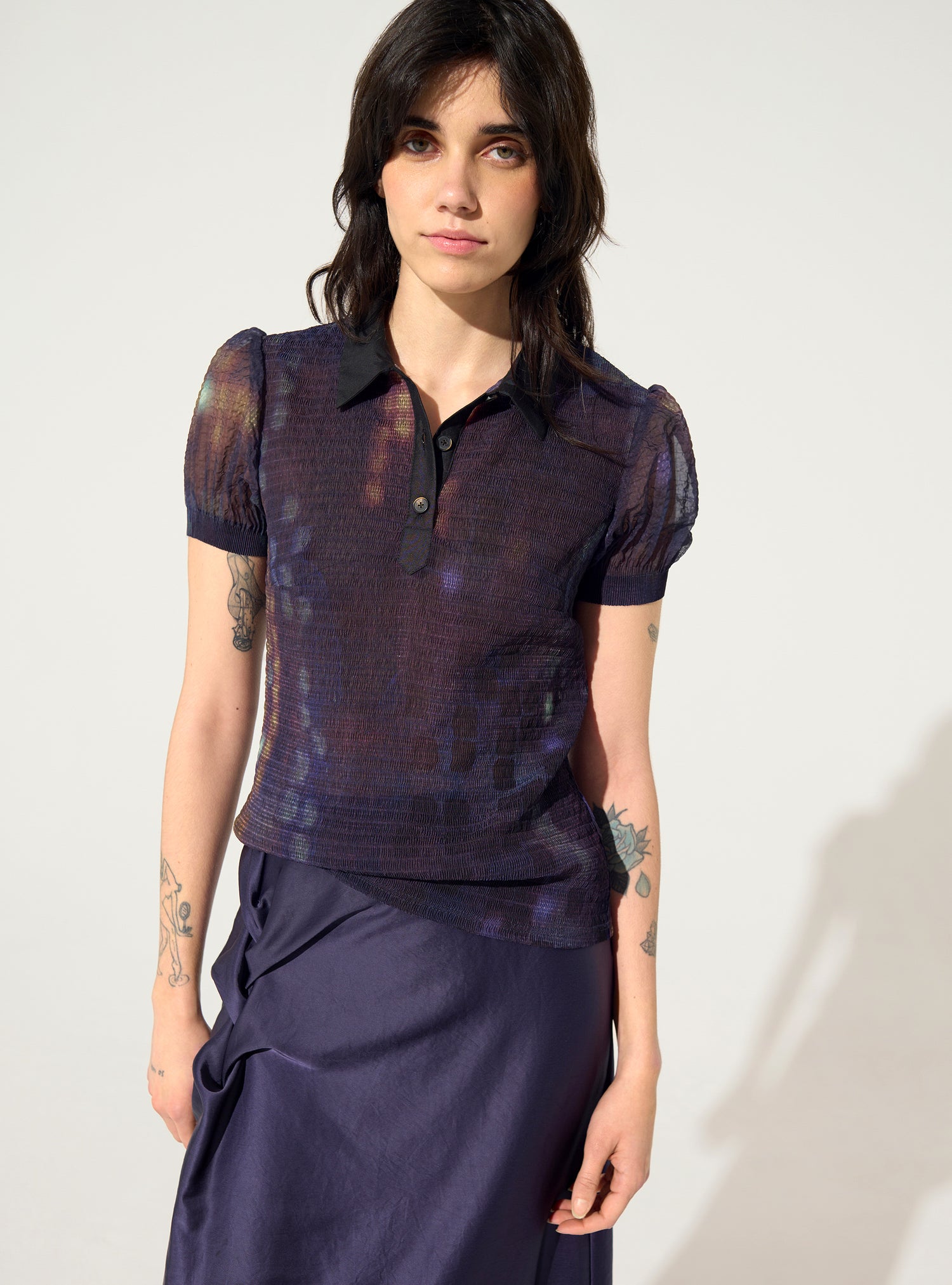 Polo ajusté plissé imprimé maison violet