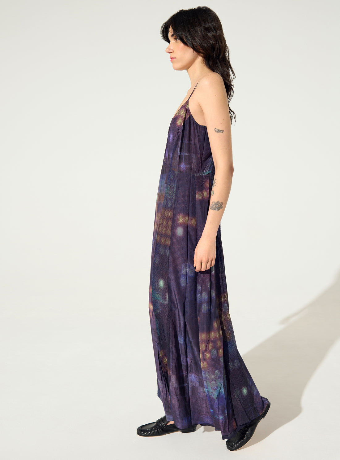 Robe ajustée plissée imprimé maison violette